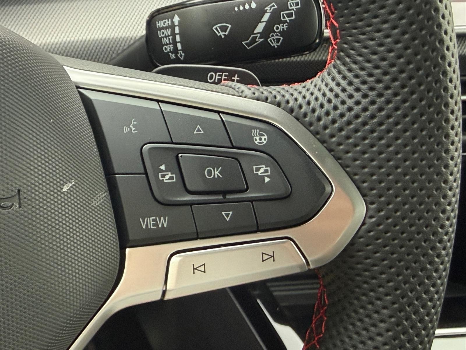 Volkswagen Golf GTI Vehicle Image 12
