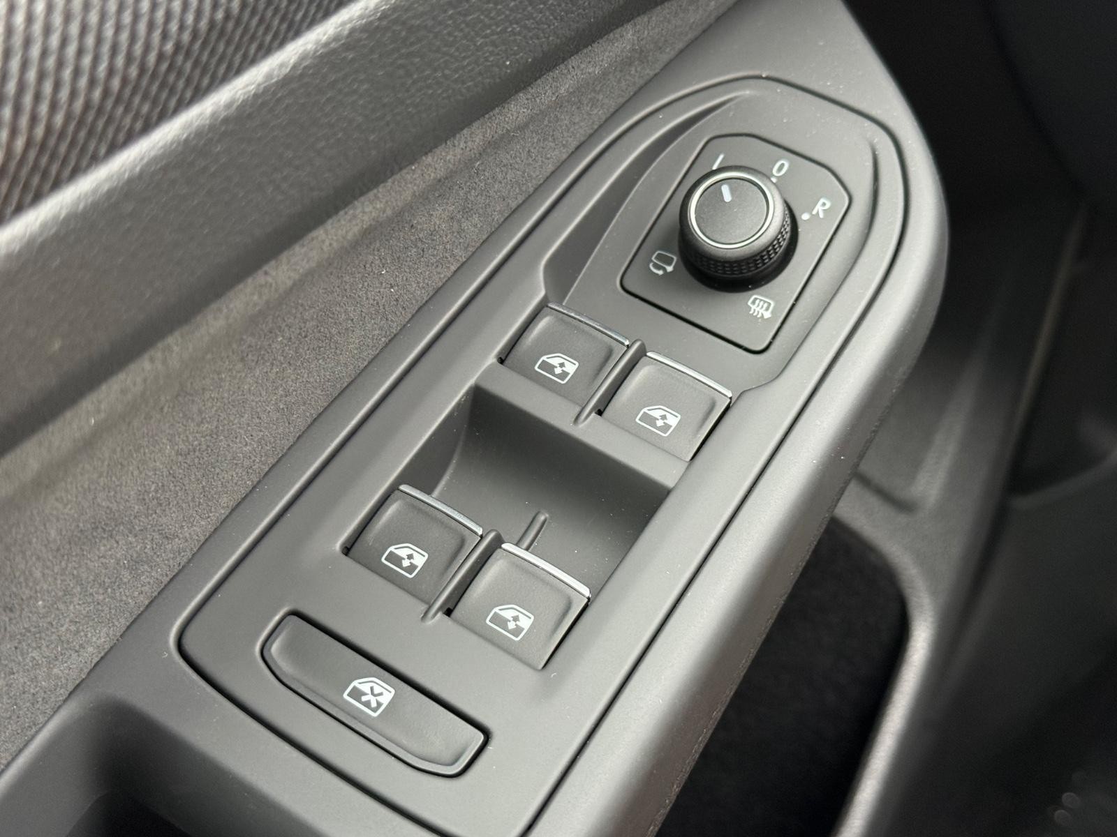 Volkswagen Golf GTI Vehicle Image 15
