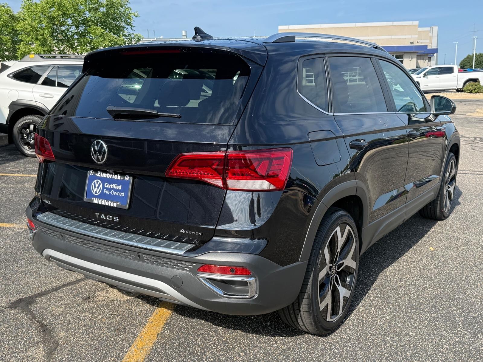 Volkswagen Taos Vehicle Image 03
