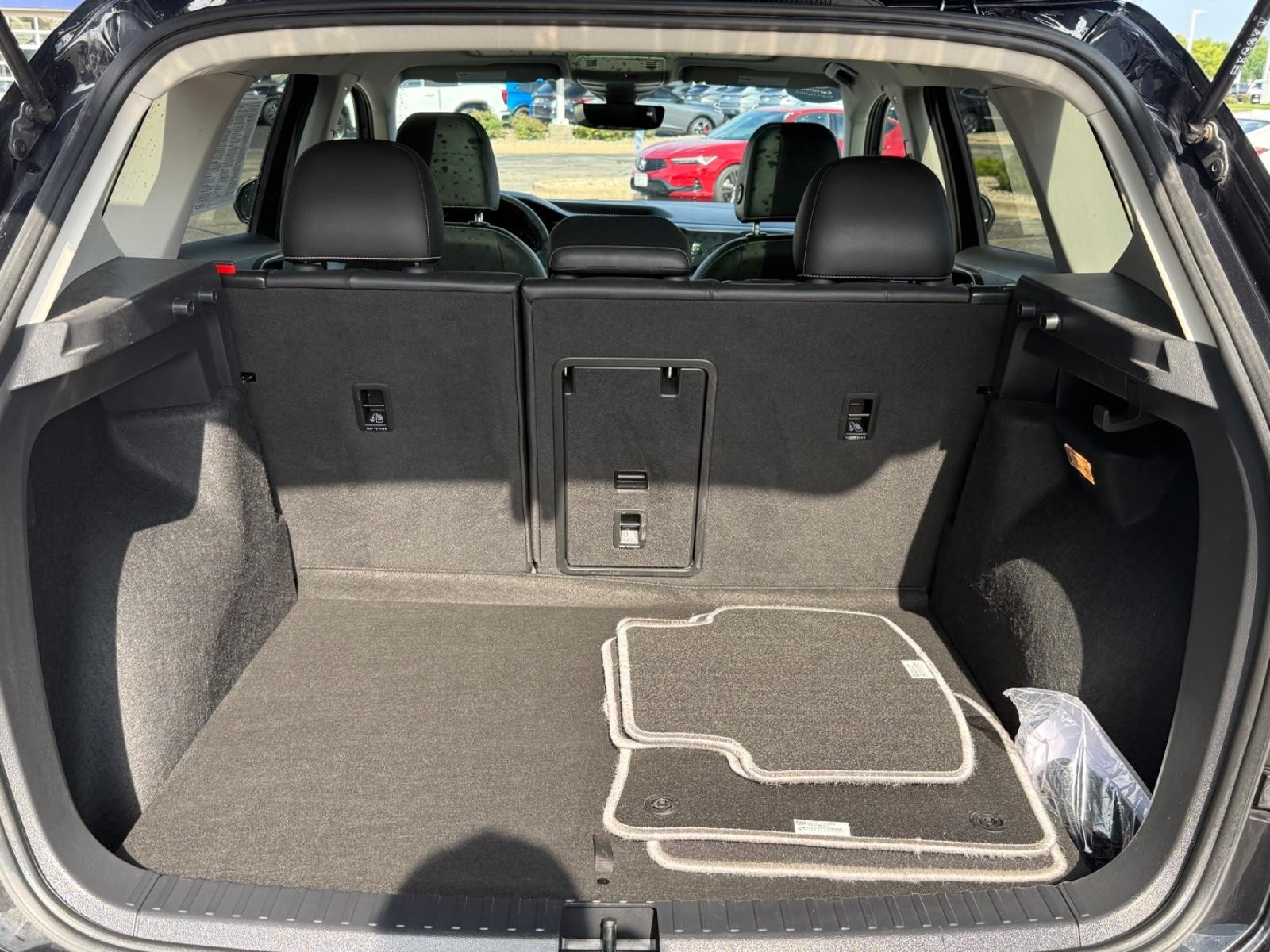 Volkswagen Taos Vehicle Image 05