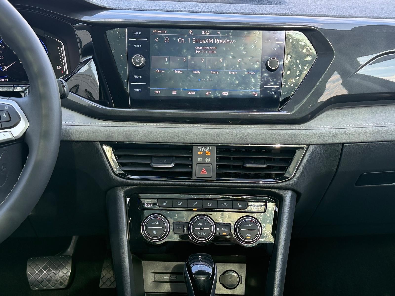 Volkswagen Taos Vehicle Image 12