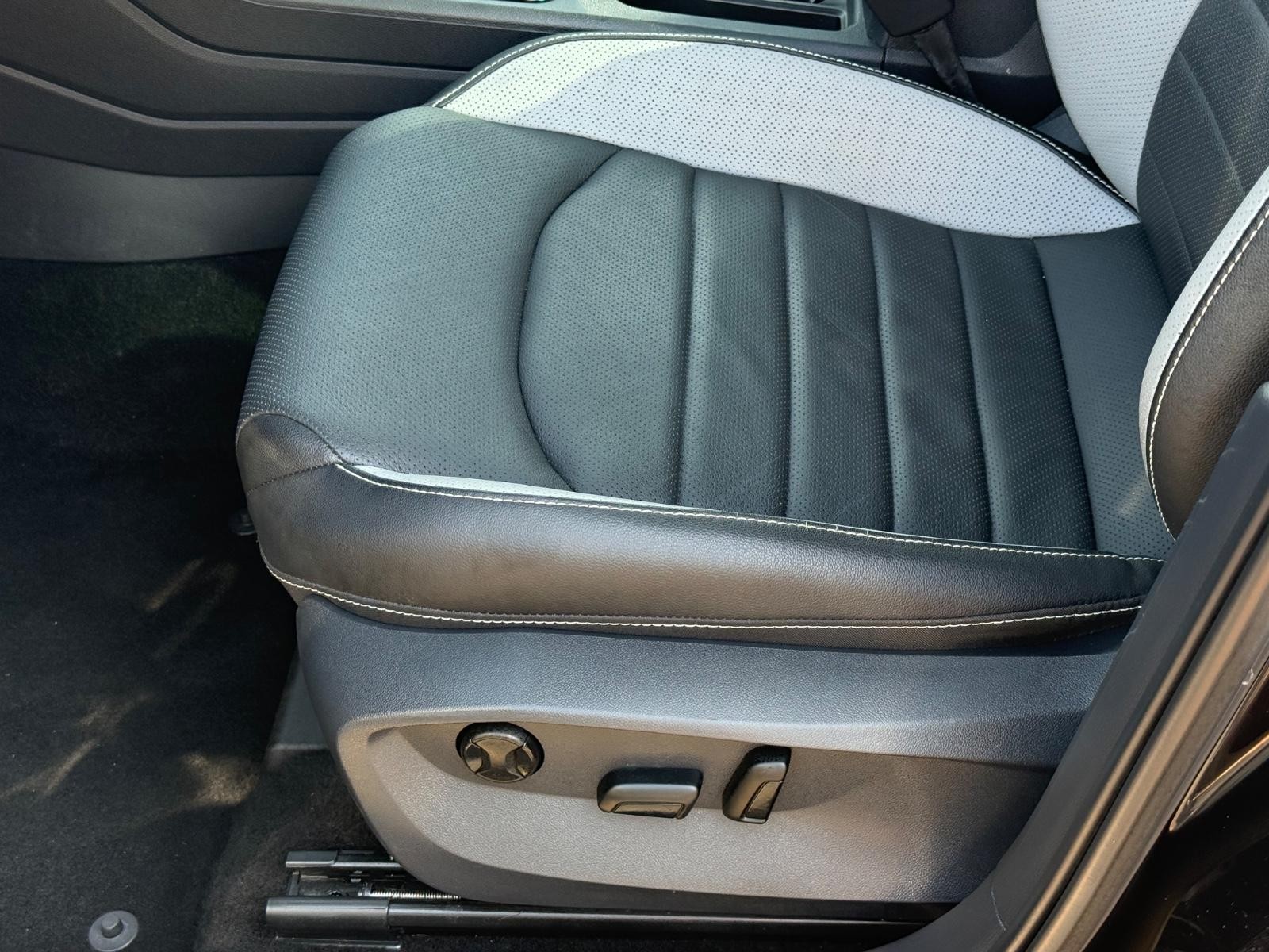 Volkswagen Taos Vehicle Image 22