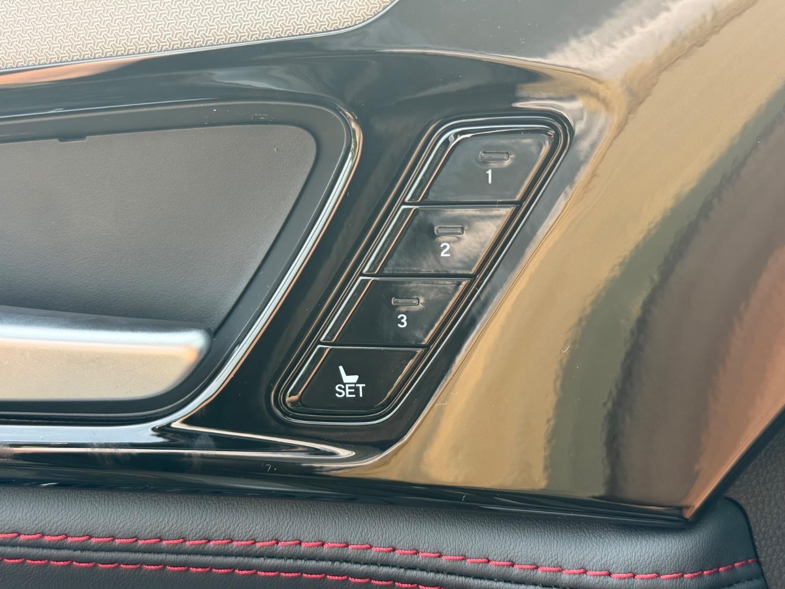 Acura MDX Vehicle Image 12
