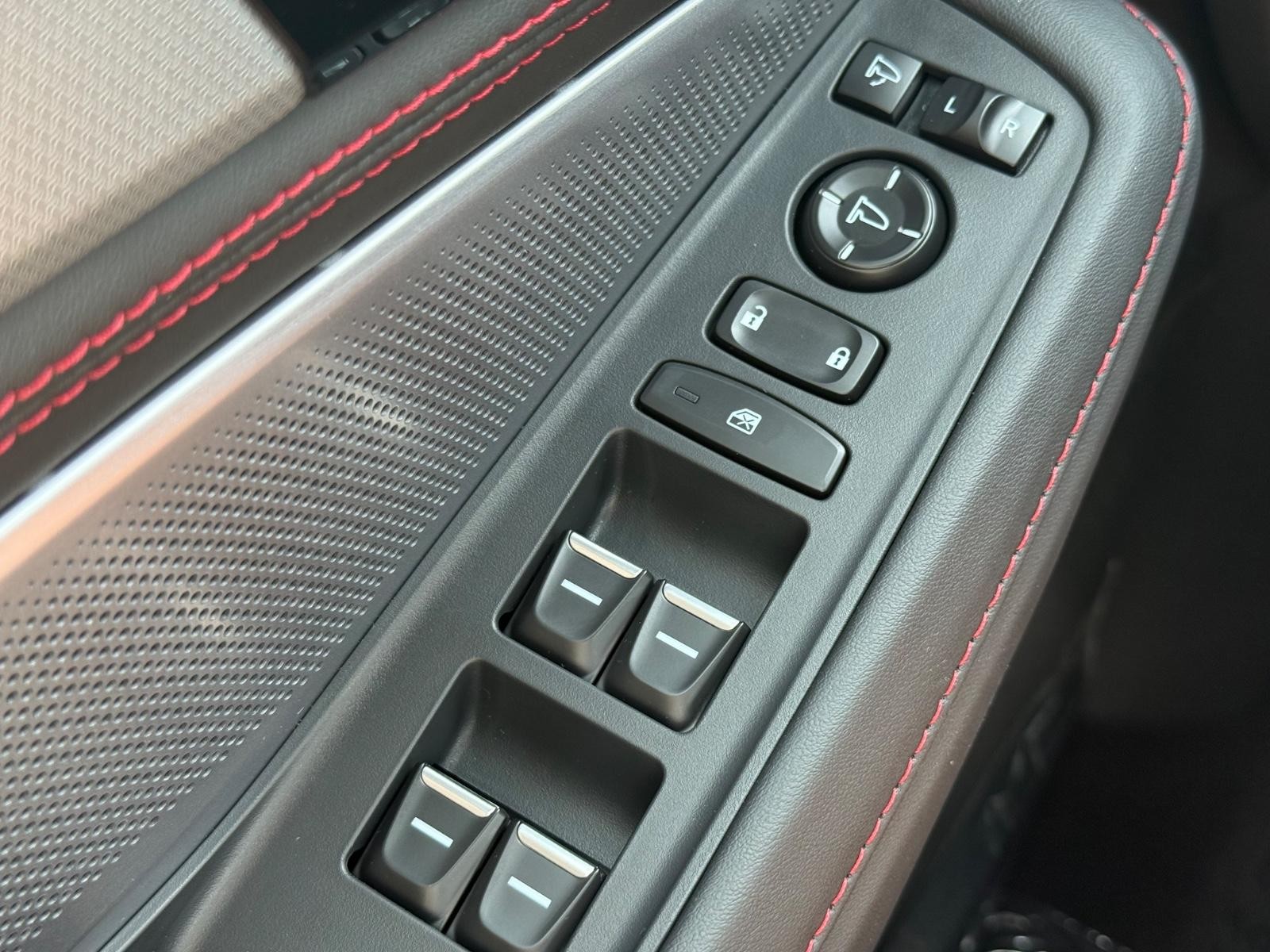 Acura MDX Vehicle Image 18