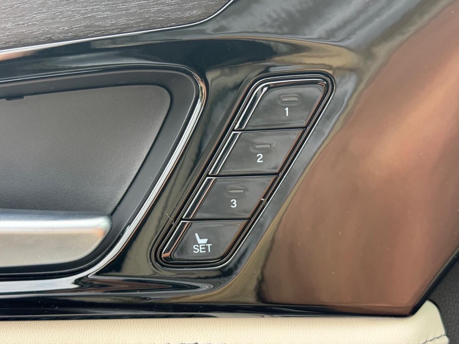 Acura MDX Vehicle Image 10