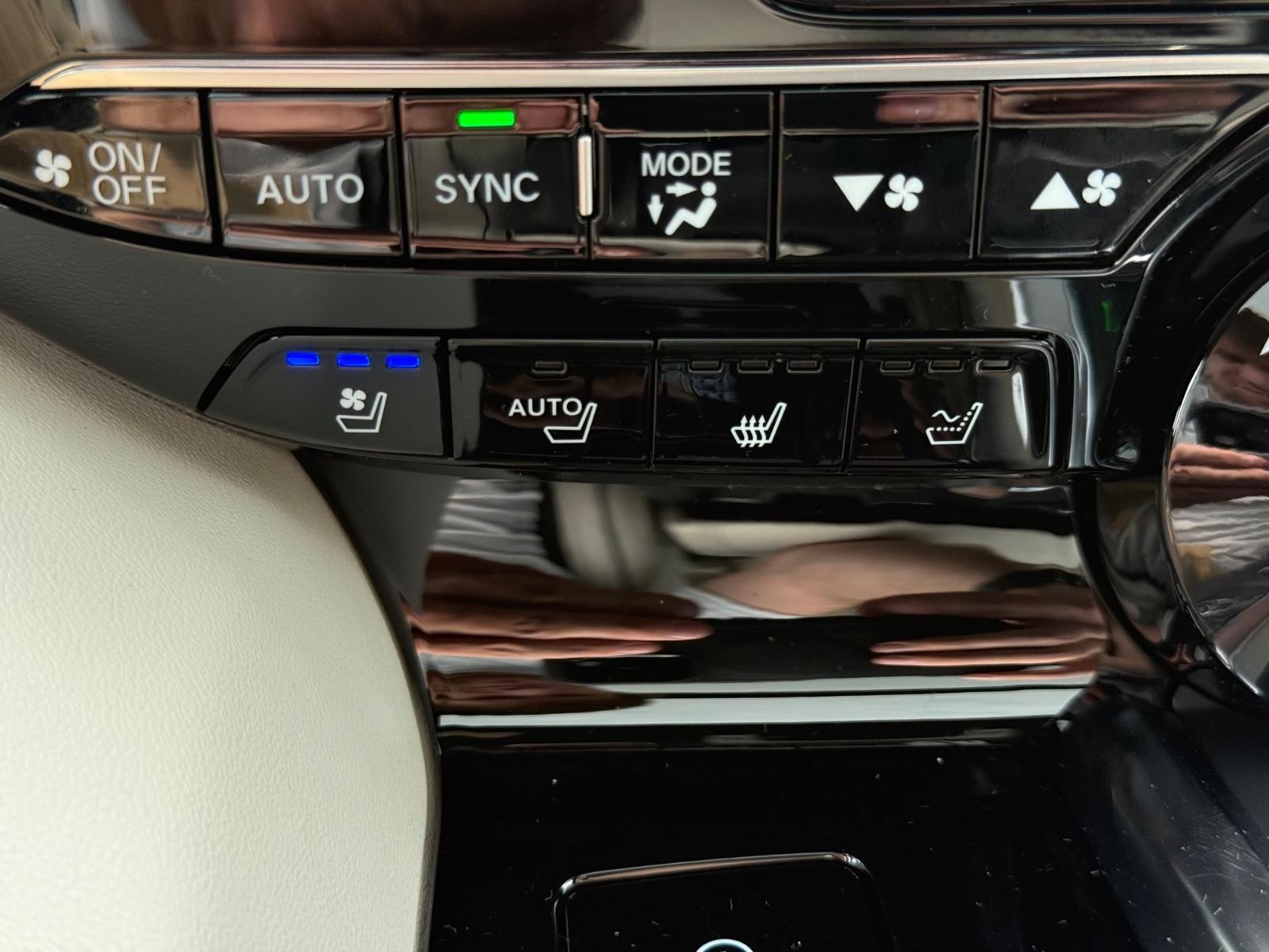 Acura MDX Vehicle Image 14