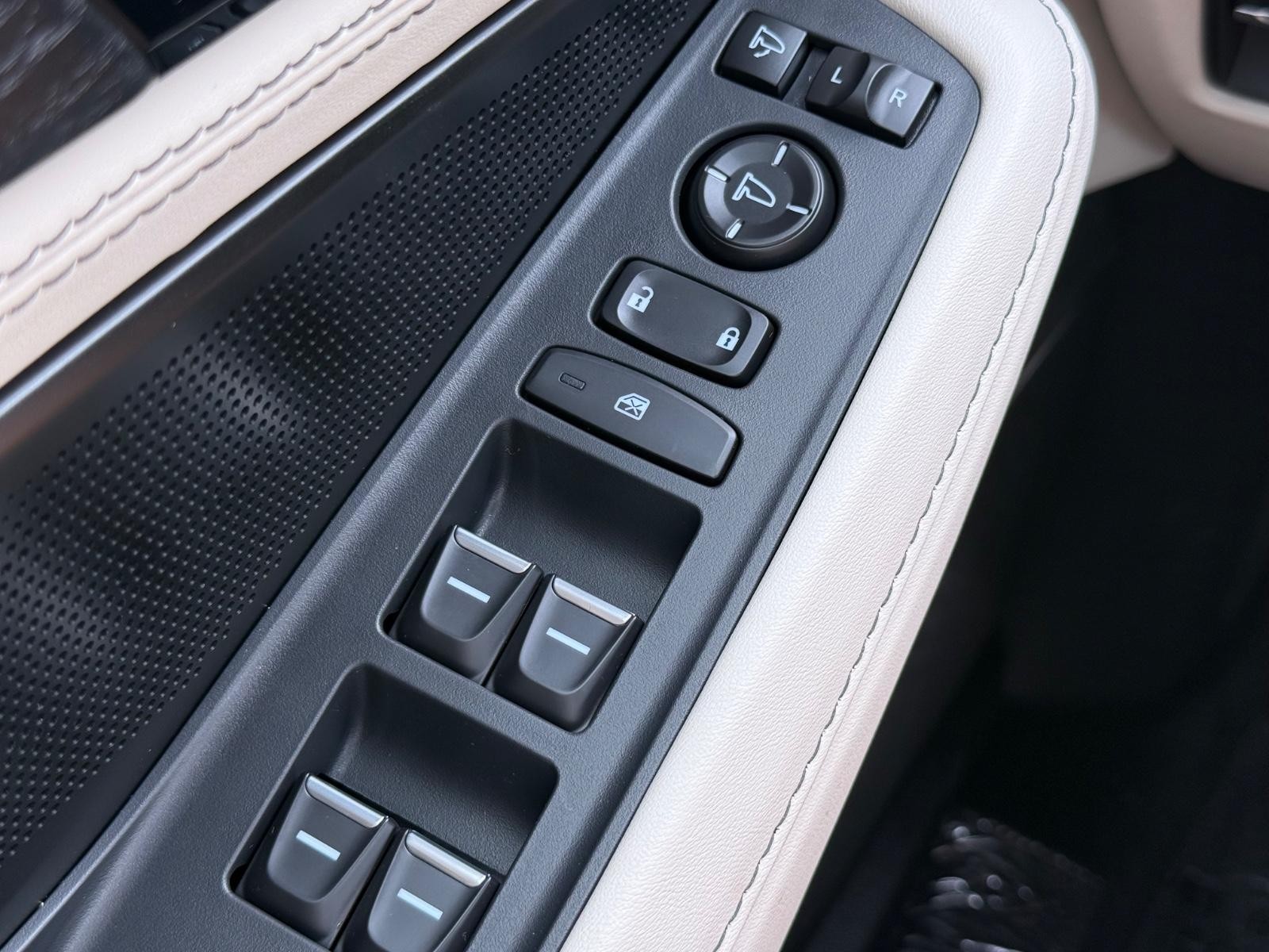 Acura MDX Vehicle Image 15