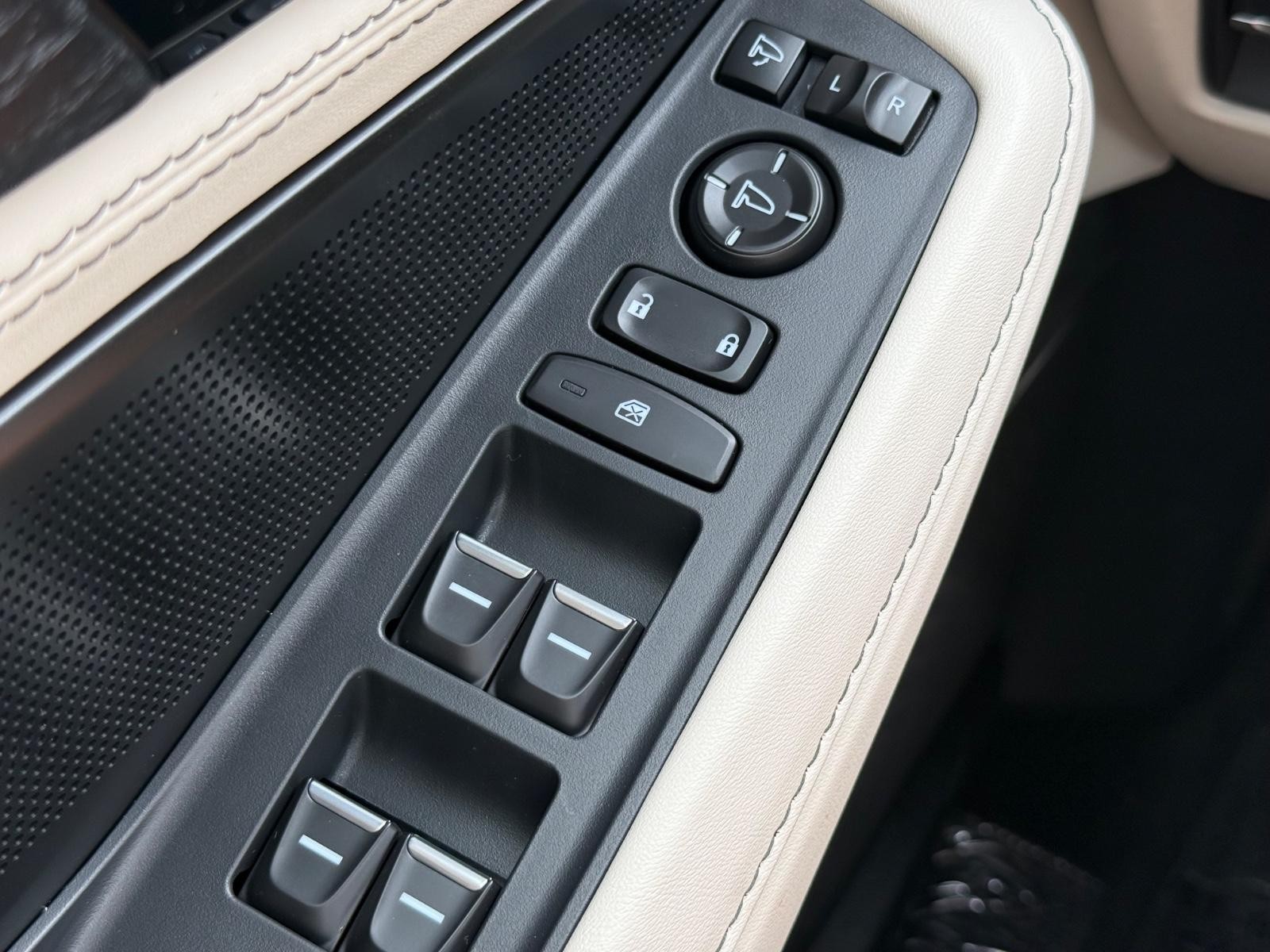 Acura MDX Vehicle Image 16