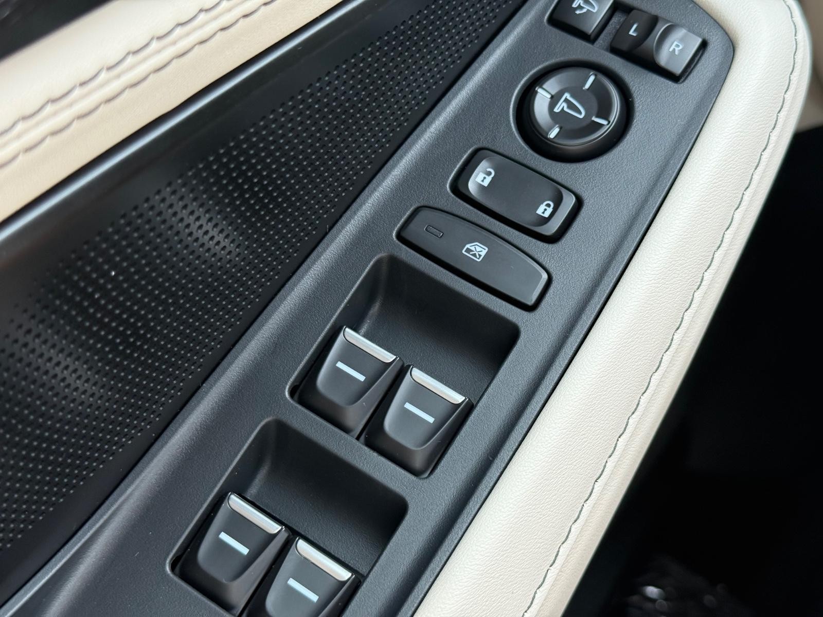 Acura MDX Vehicle Image 16