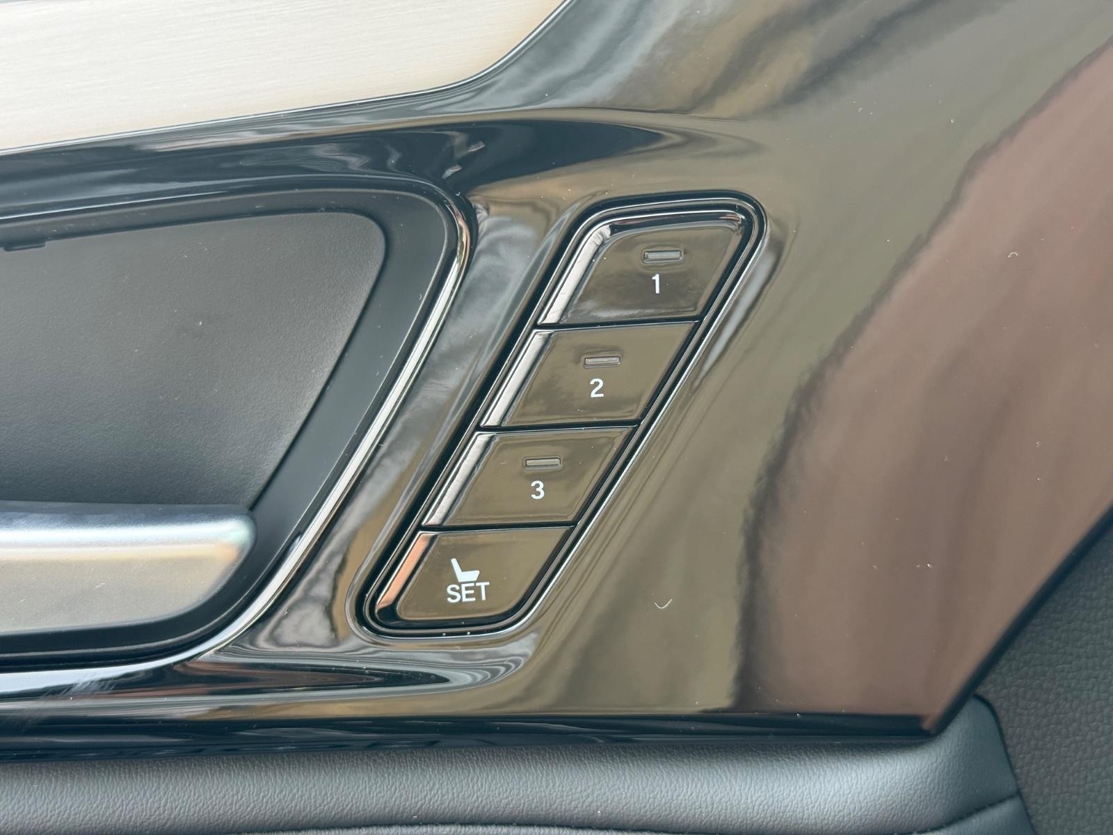 Acura MDX Vehicle Image 10