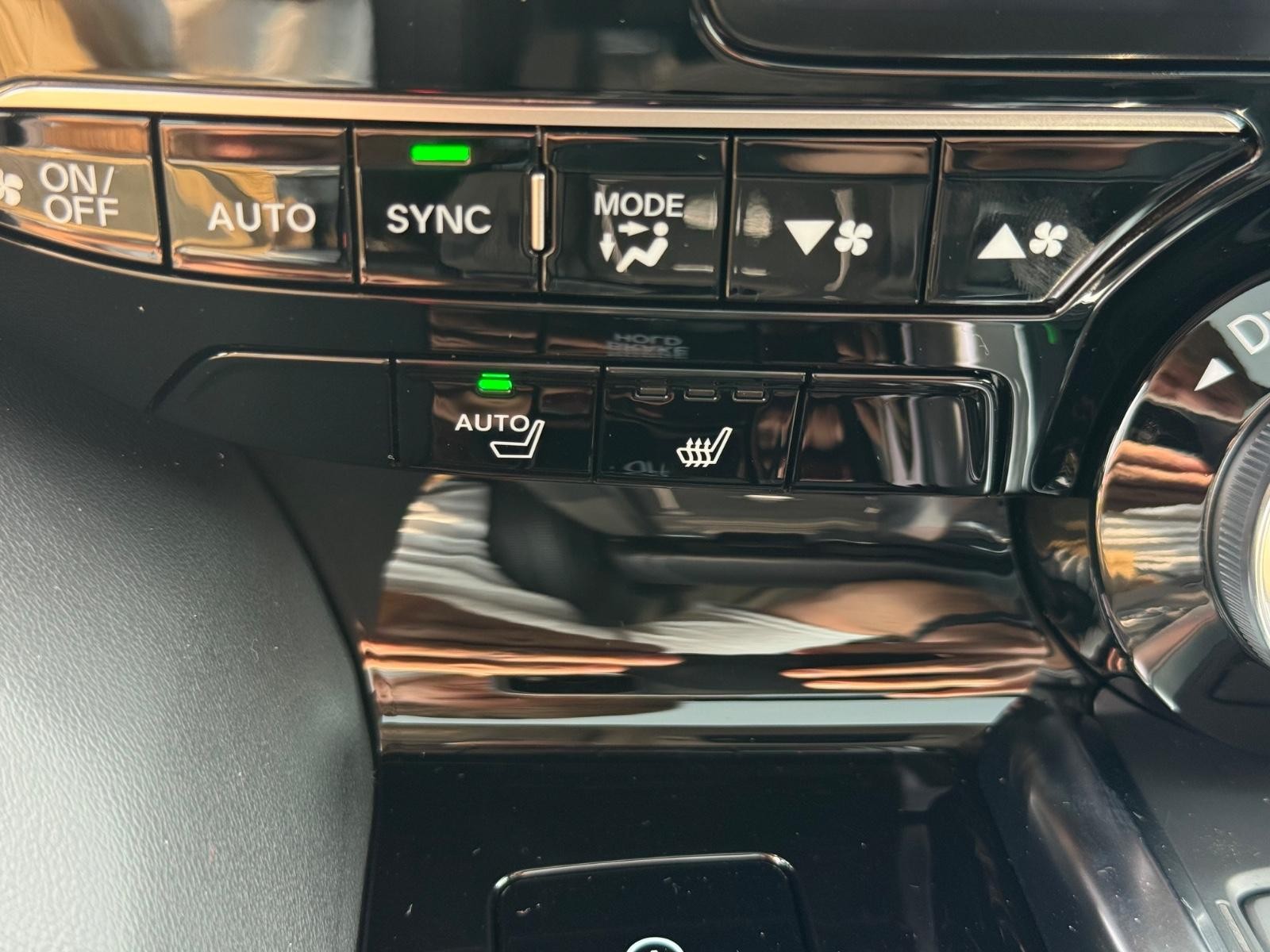 Acura MDX Vehicle Image 14