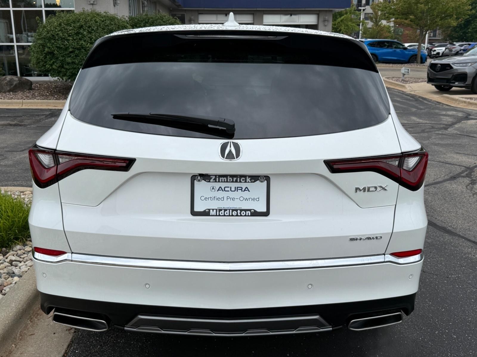 Acura MDX Vehicle Full-screen Gallery Image 04