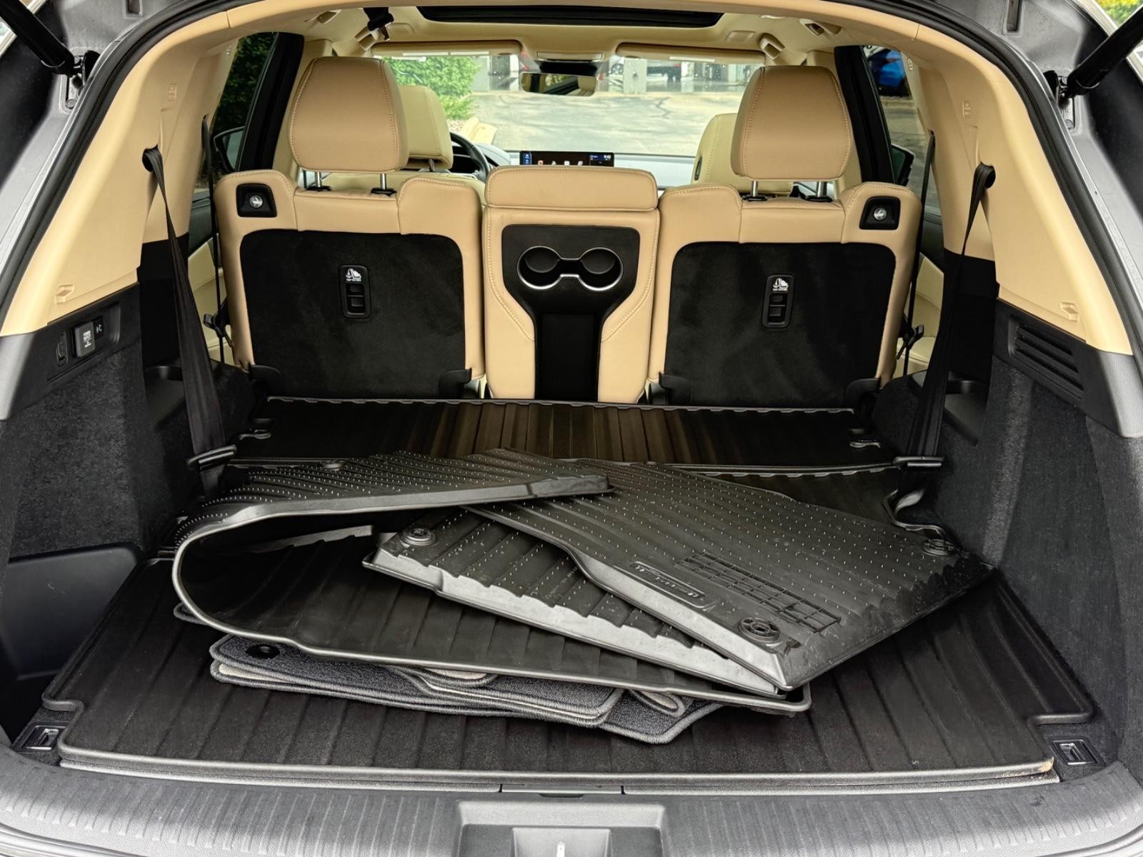 Acura MDX Vehicle Full-screen Gallery Image 05
