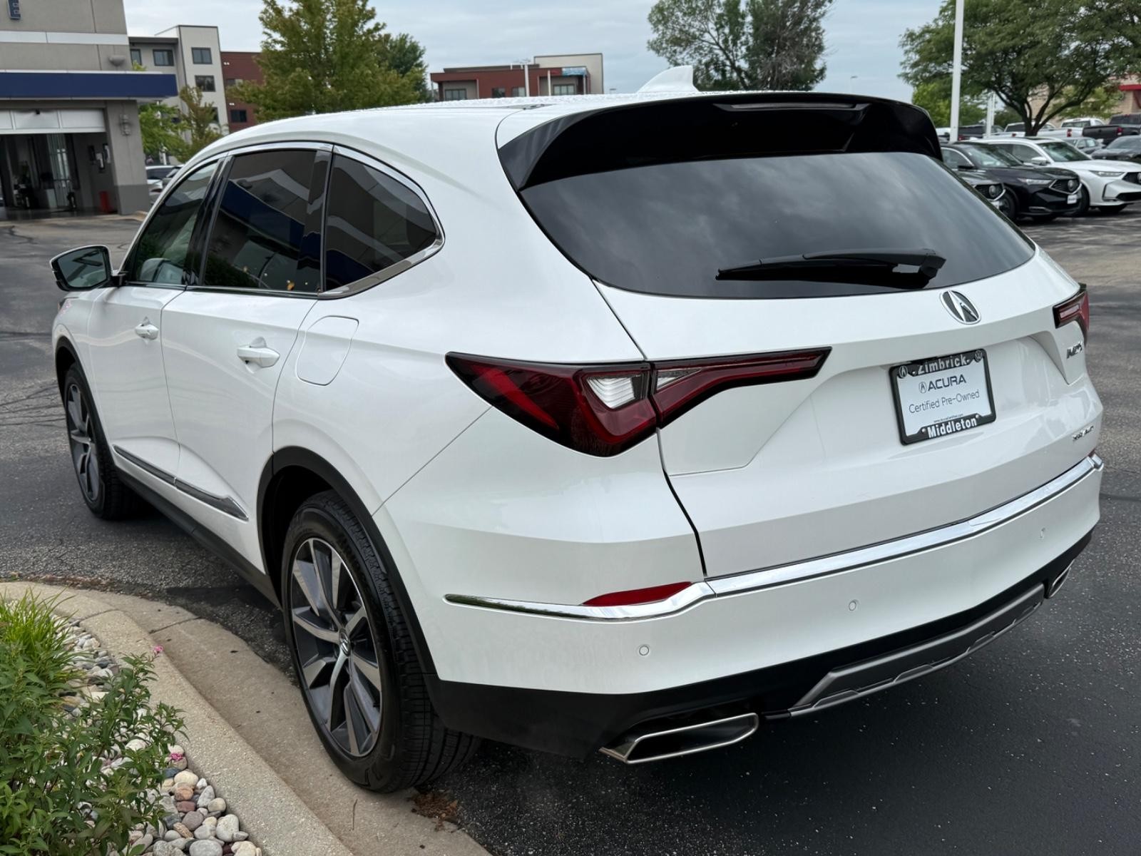 Acura MDX Vehicle Full-screen Gallery Image 06