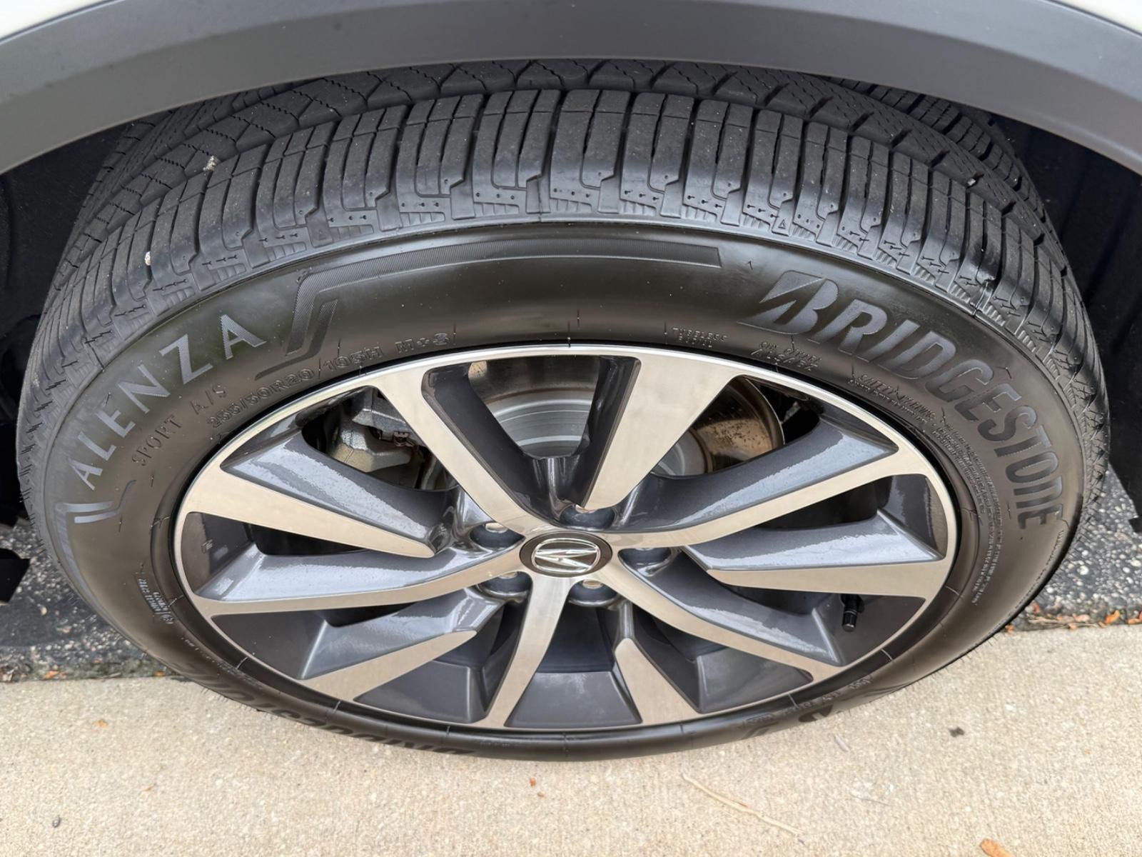 Acura MDX Vehicle Full-screen Gallery Image 07
