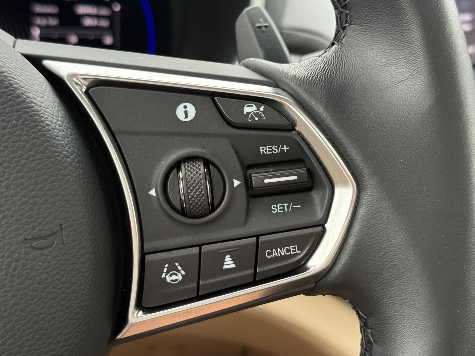 Acura MDX Vehicle Full-screen Gallery Image 18