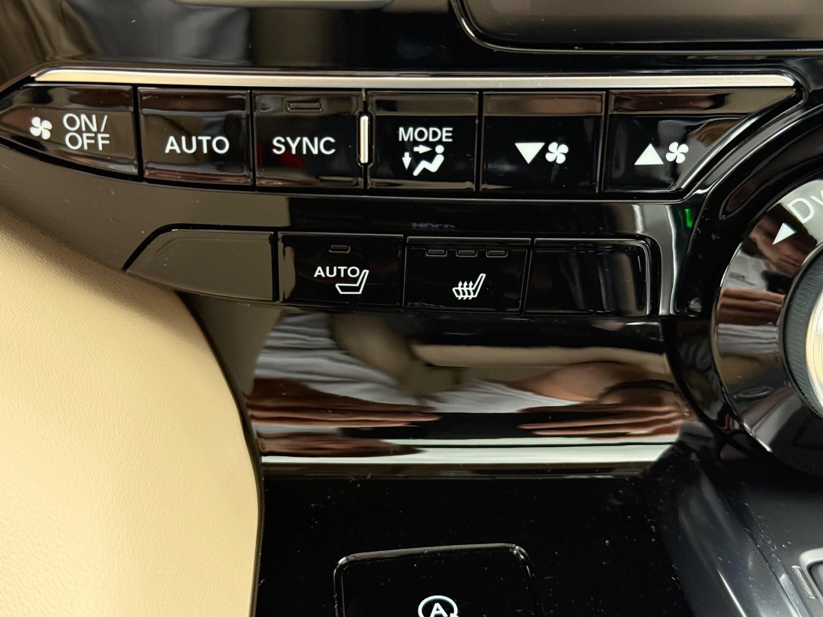 Acura MDX Vehicle Full-screen Gallery Image 21