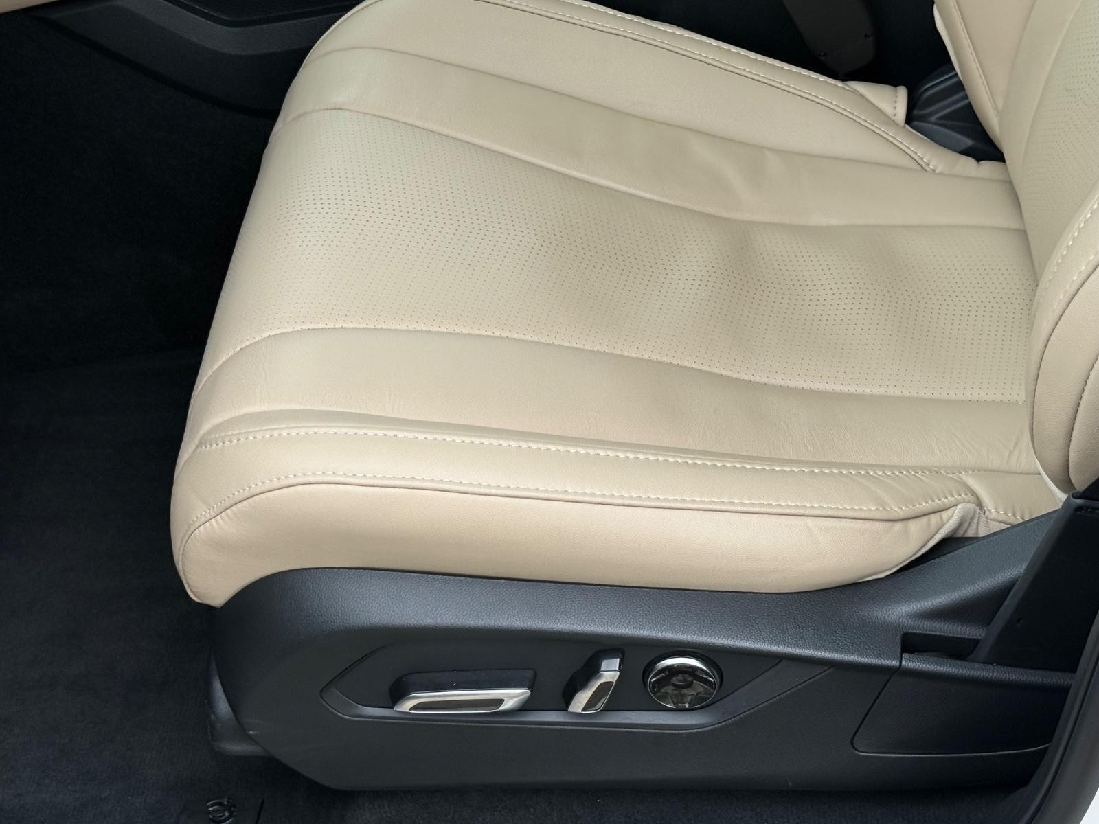 Acura MDX Vehicle Full-screen Gallery Image 23
