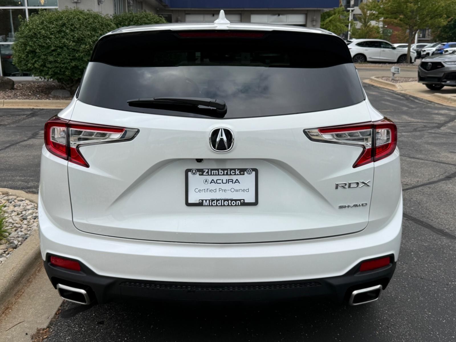 Acura RDX Vehicle Full-screen Gallery Image 04
