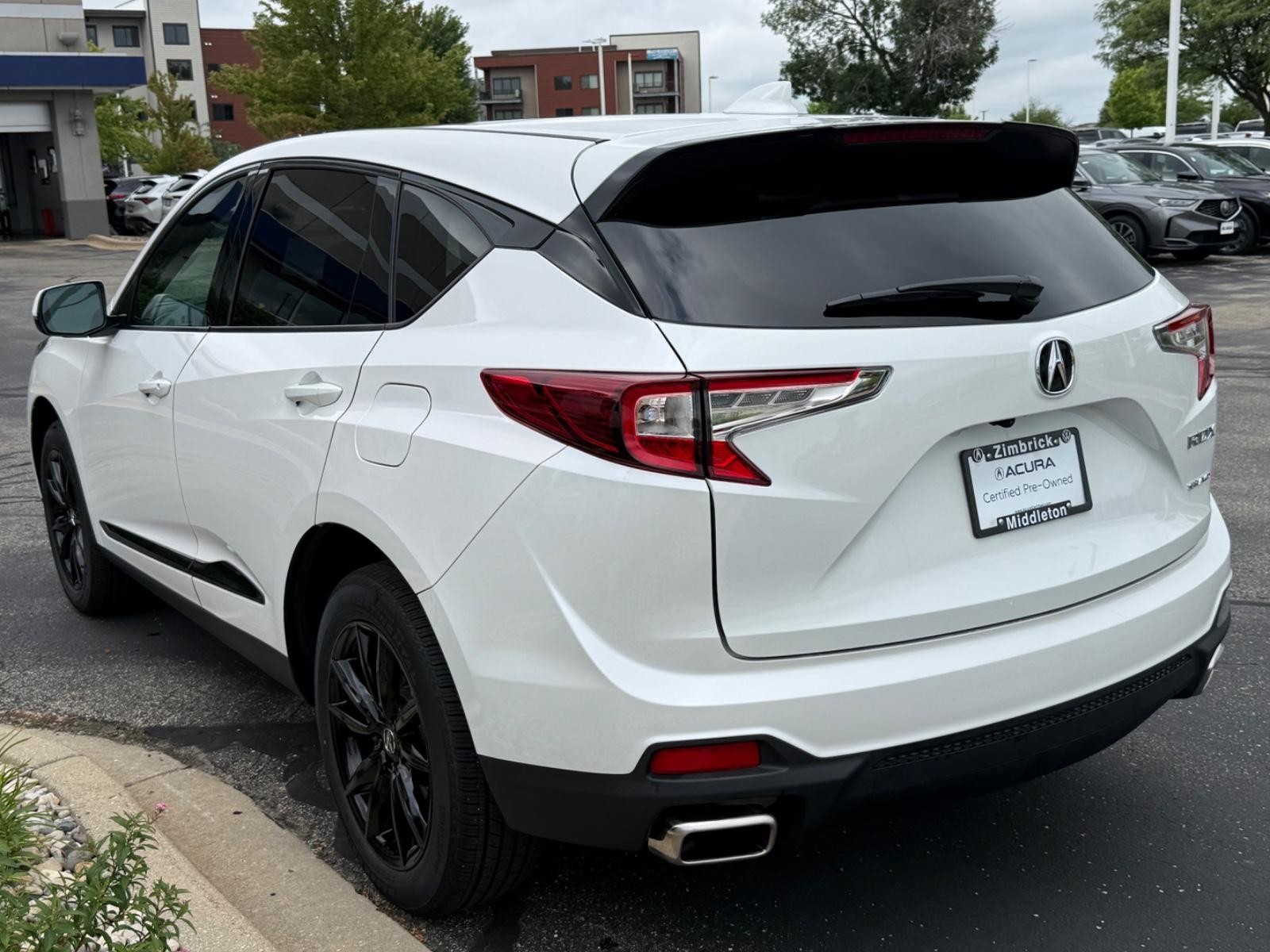Acura RDX Vehicle Full-screen Gallery Image 06