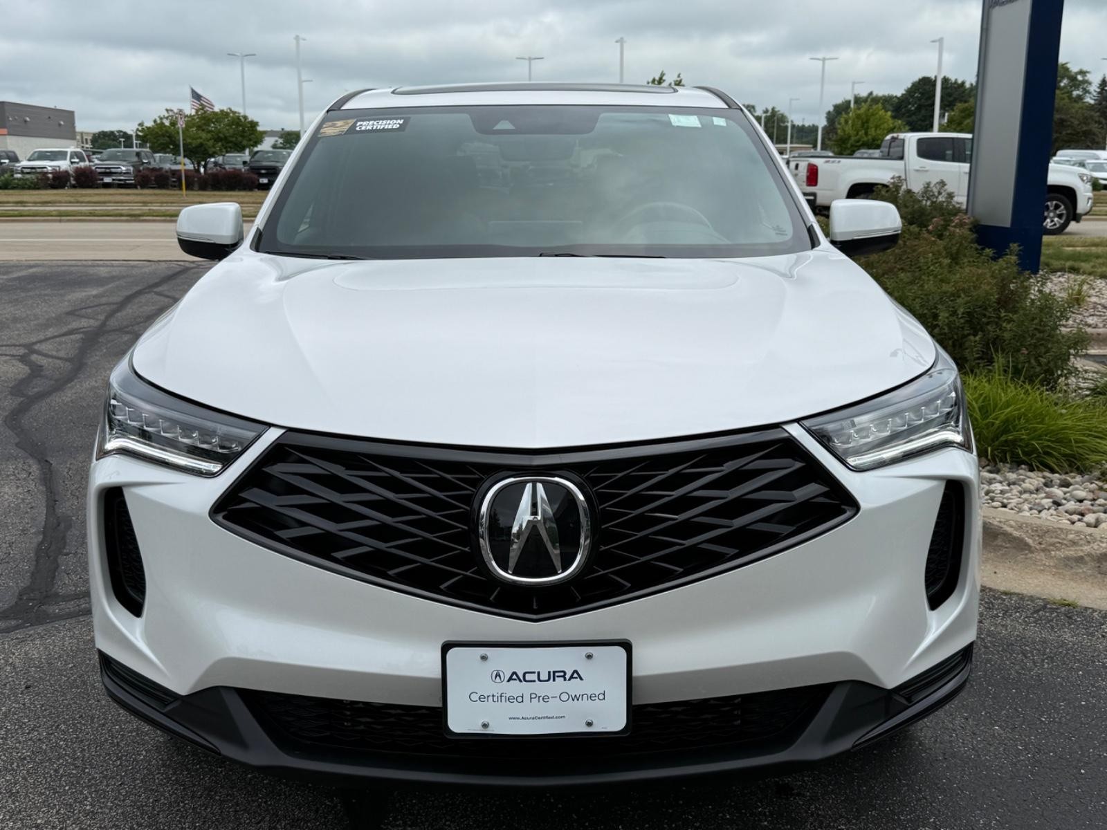 Acura RDX Vehicle Full-screen Gallery Image 09