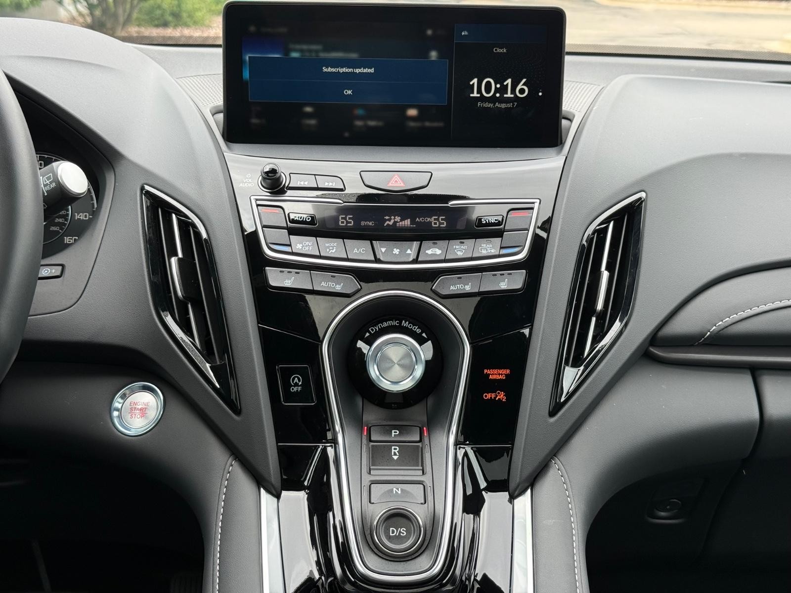 Acura RDX Vehicle Full-screen Gallery Image 12