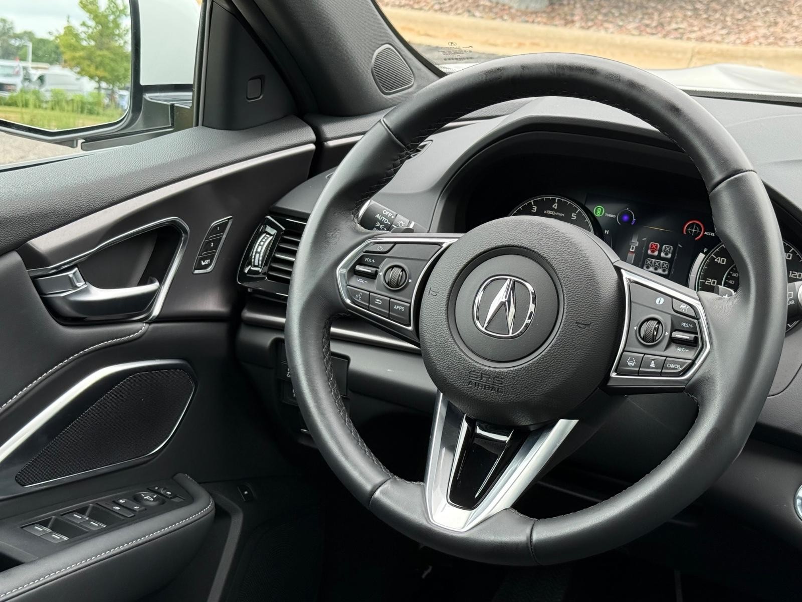 Acura RDX Vehicle Full-screen Gallery Image 14