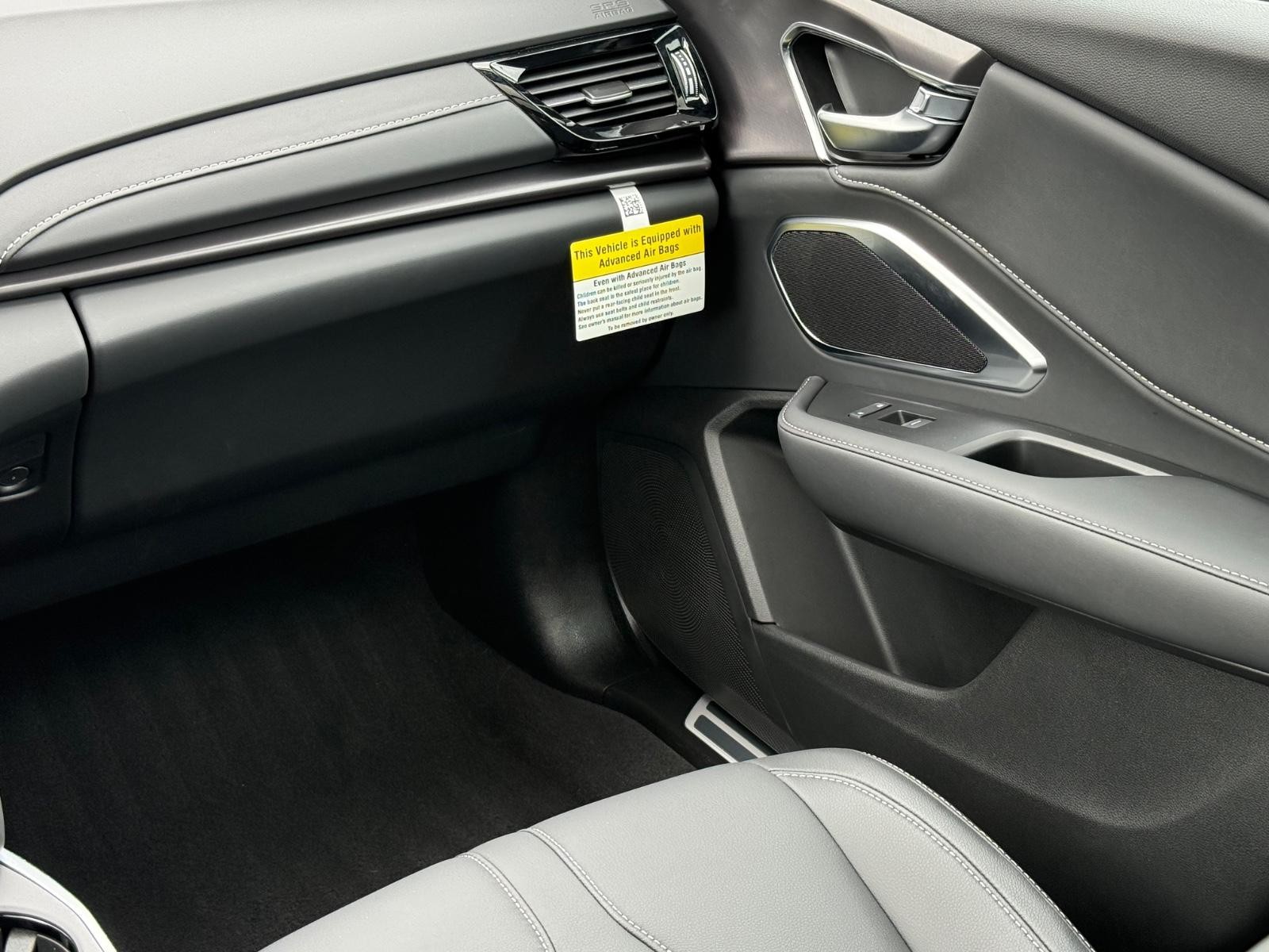 Acura RDX Vehicle Full-screen Gallery Image 15