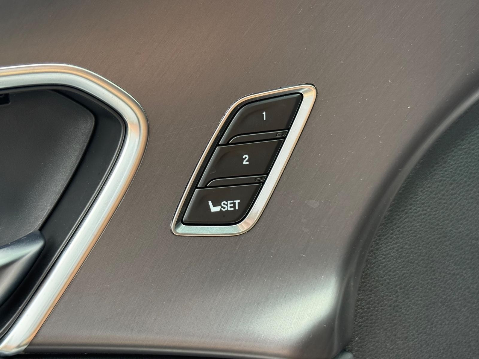 Acura RDX Vehicle Full-screen Gallery Image 16