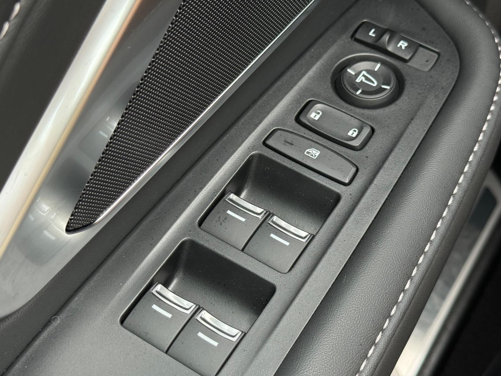 Acura RDX Vehicle Full-screen Gallery Image 22