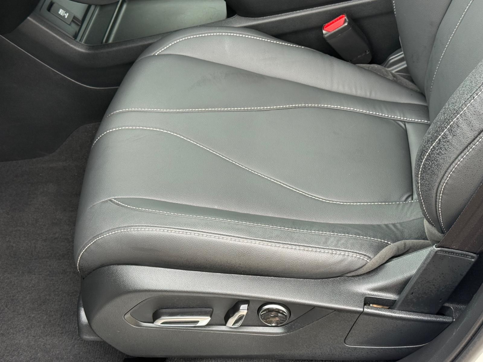 Acura RDX Vehicle Full-screen Gallery Image 23