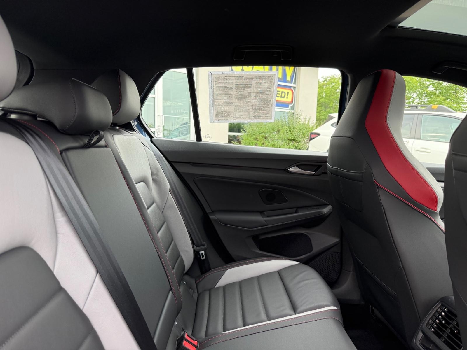 Volkswagen Golf GTI Vehicle Image 10
