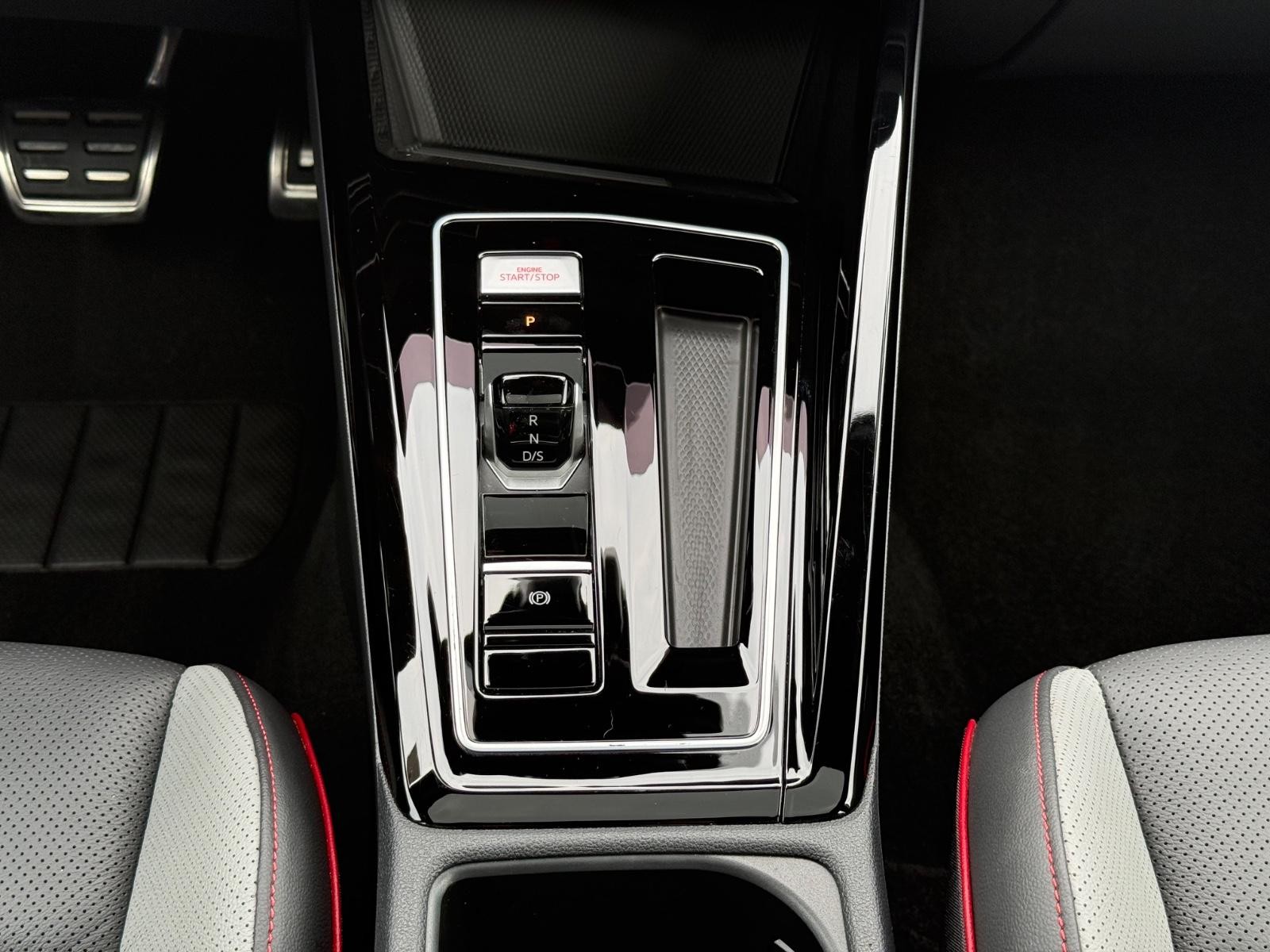 Volkswagen Golf GTI Vehicle Image 13
