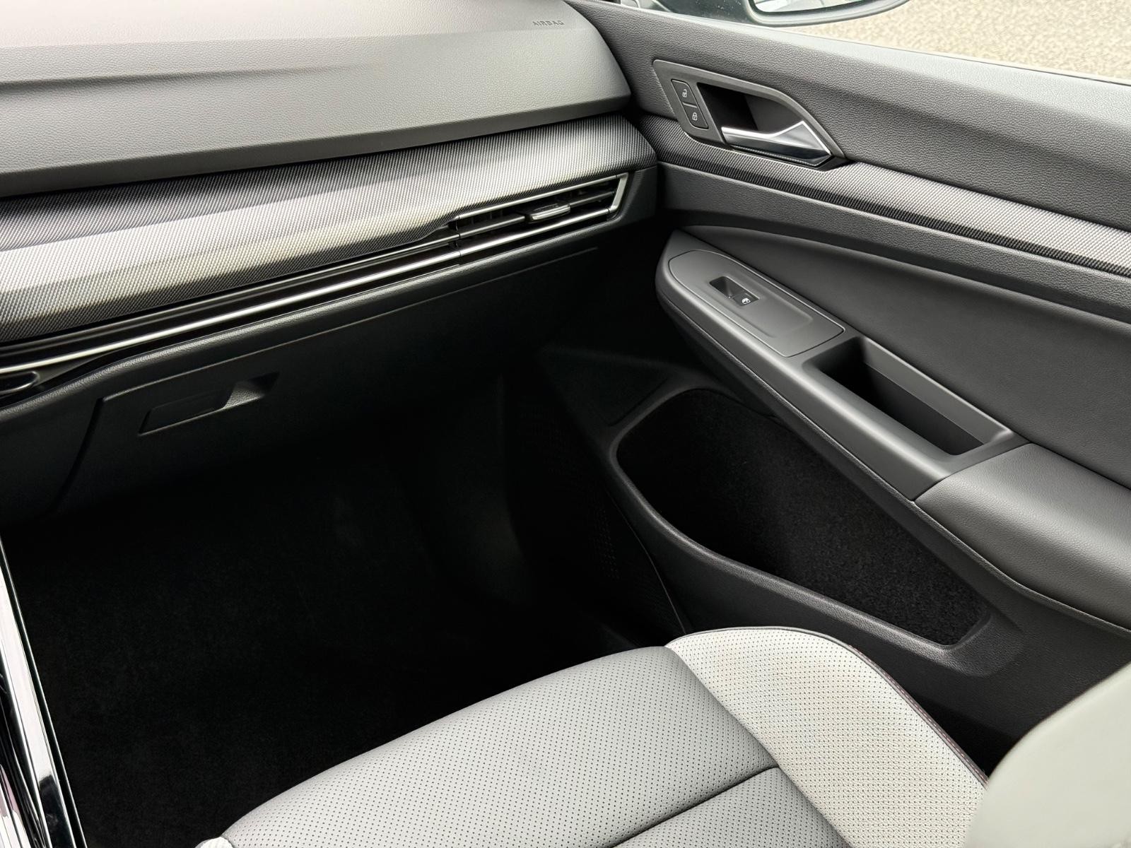 Volkswagen Golf GTI Vehicle Image 15