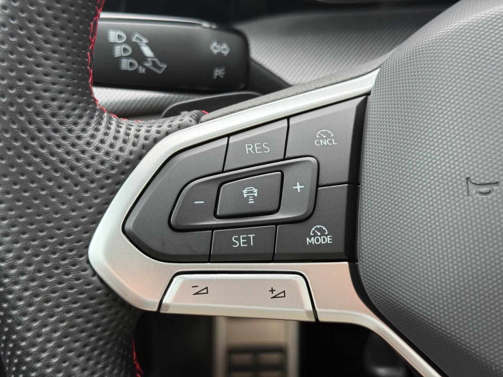 Volkswagen Golf GTI Vehicle Image 16