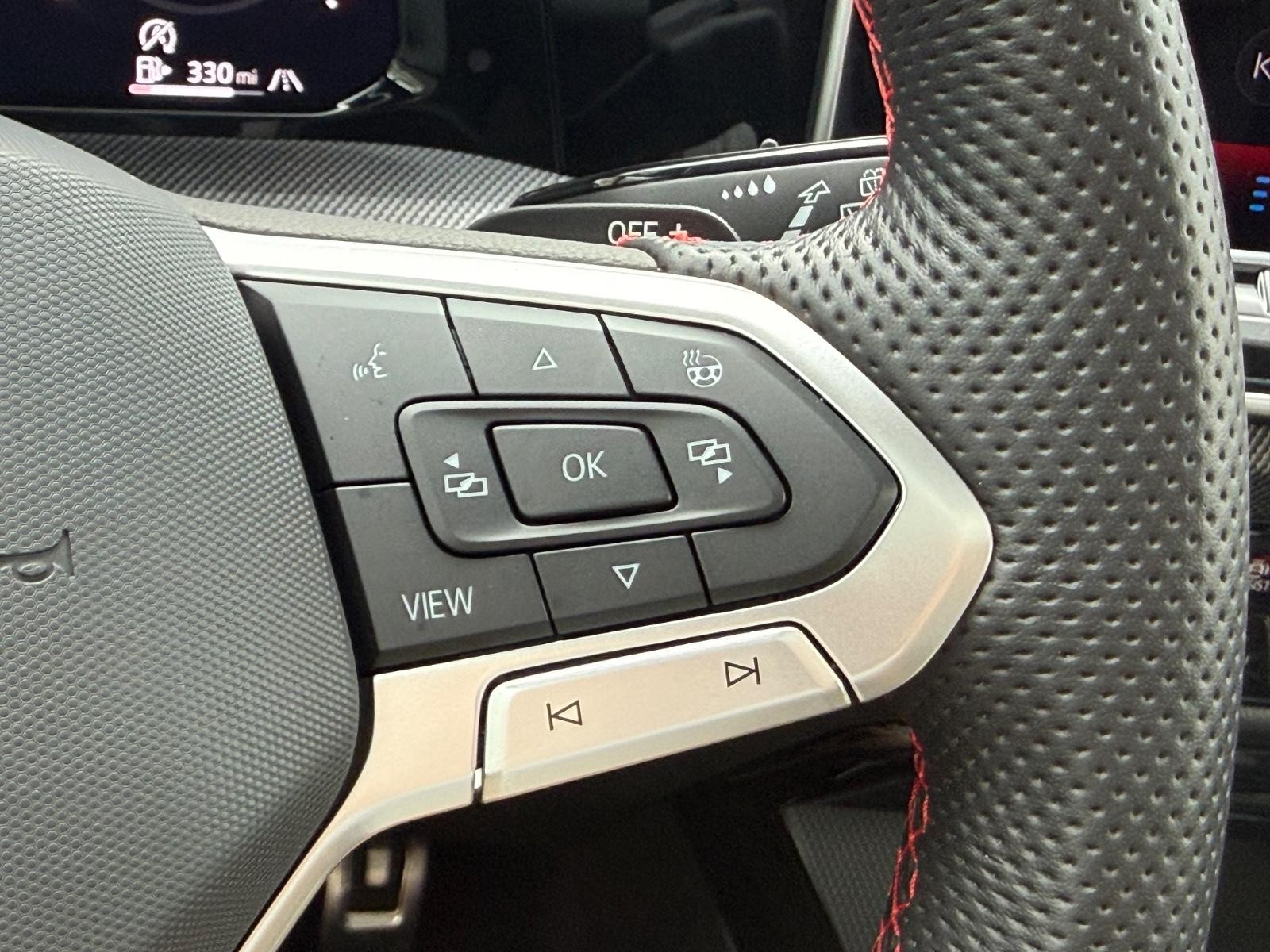 Volkswagen Golf GTI Vehicle Image 17