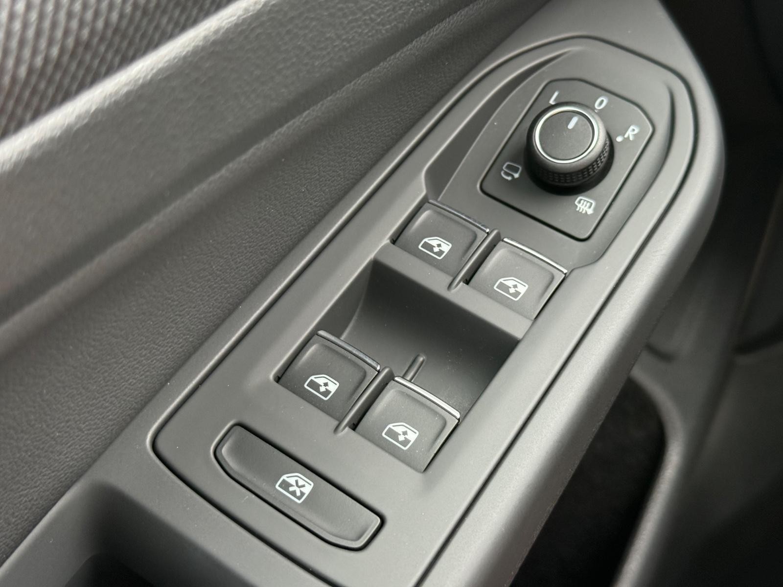 Volkswagen Golf GTI Vehicle Image 21