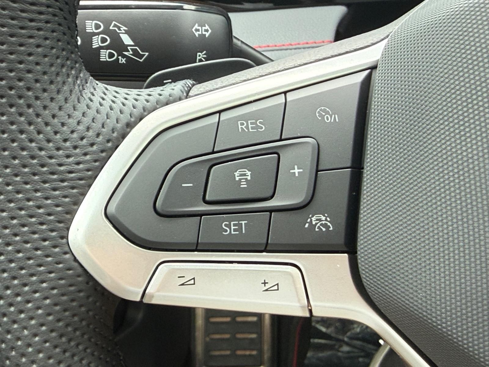 Volkswagen Jetta GLI Vehicle Image 11