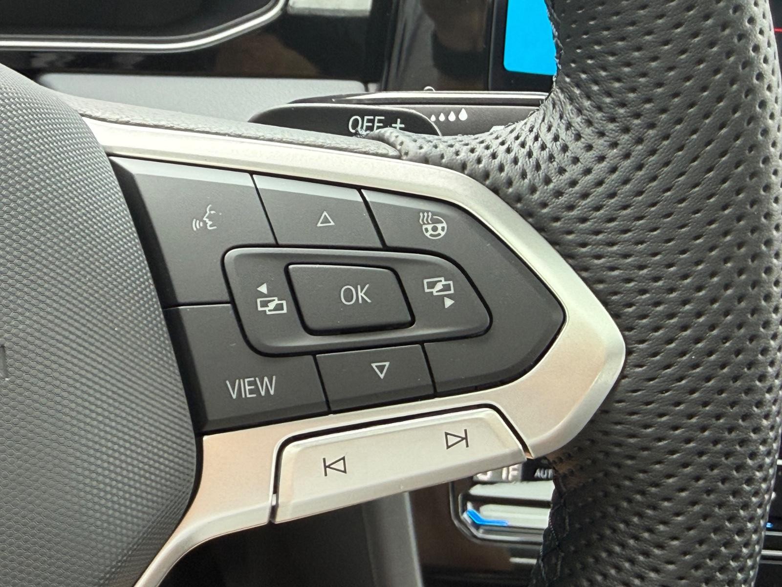 Volkswagen Jetta GLI Vehicle Image 12