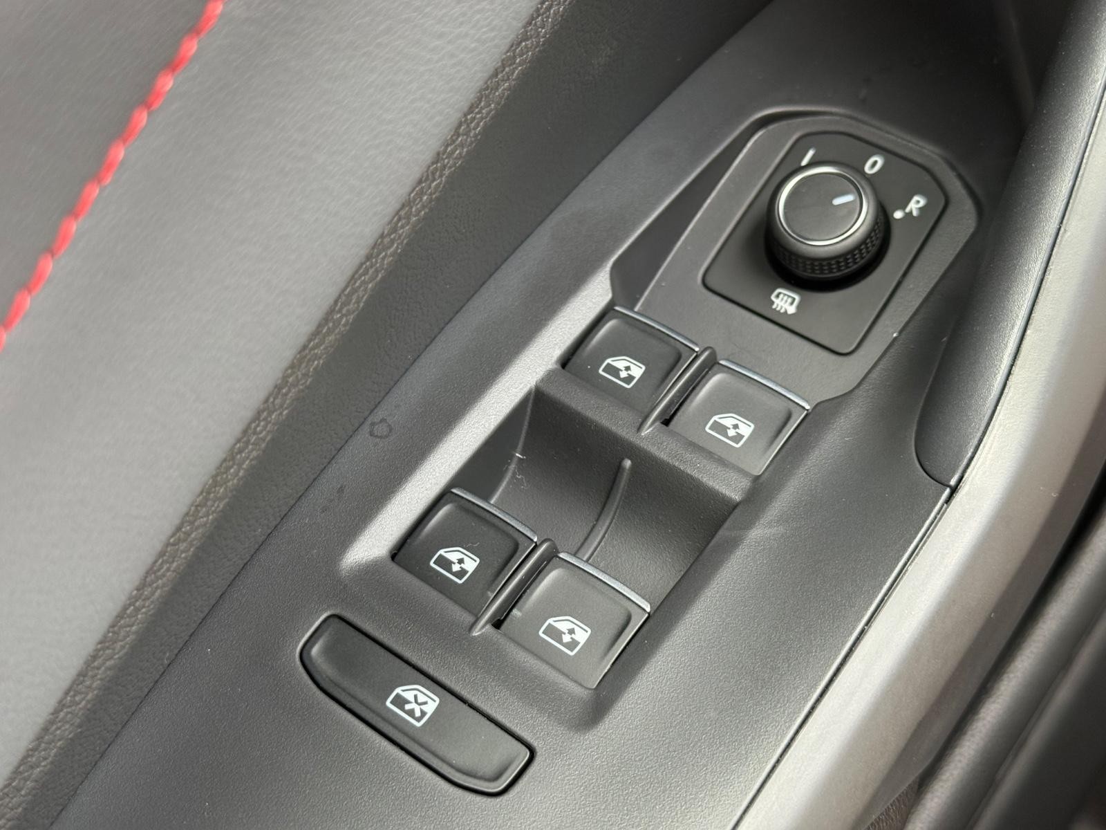 Volkswagen Jetta GLI Vehicle Image 15