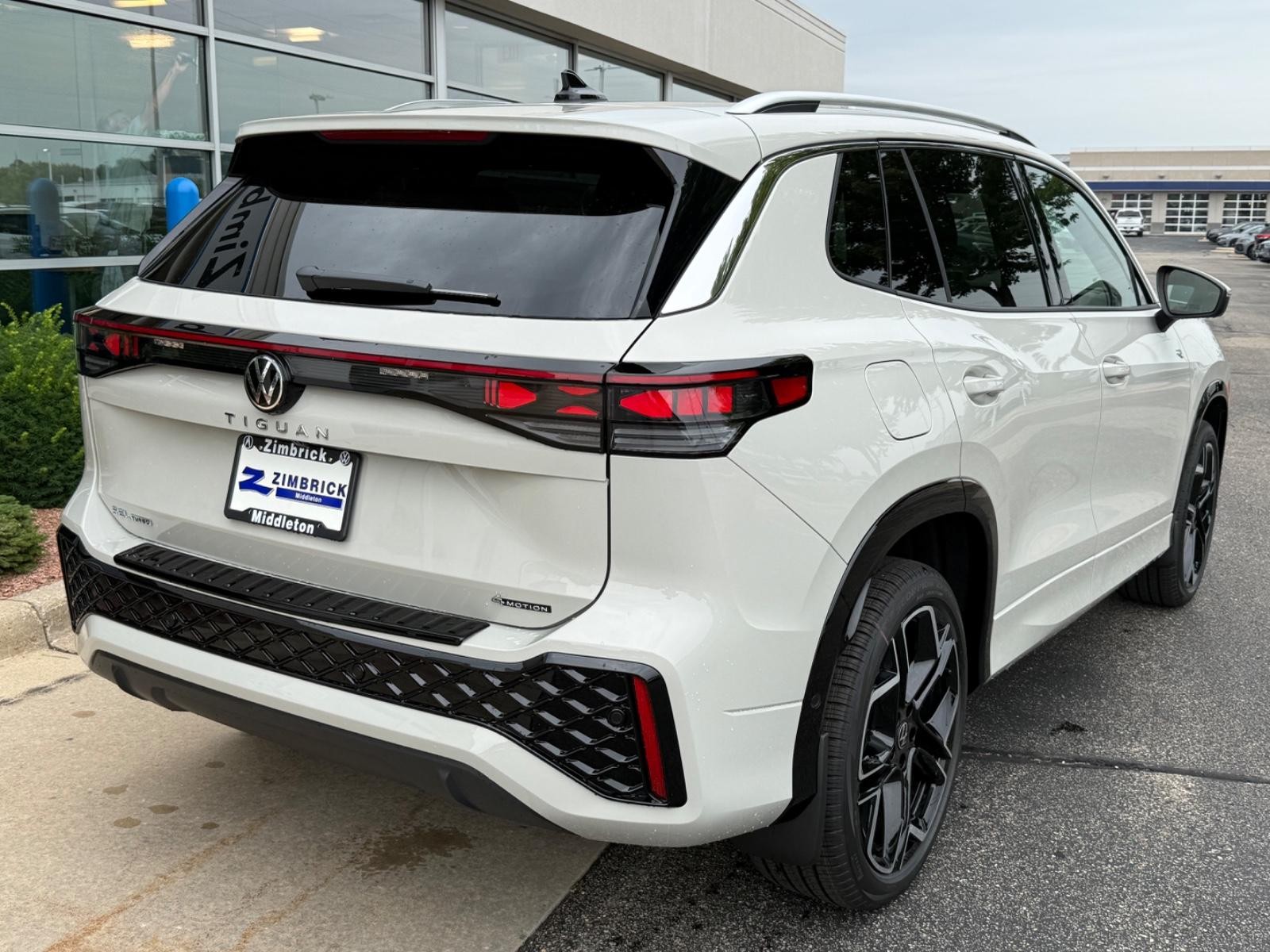 Volkswagen Tiguan Vehicle Image 03