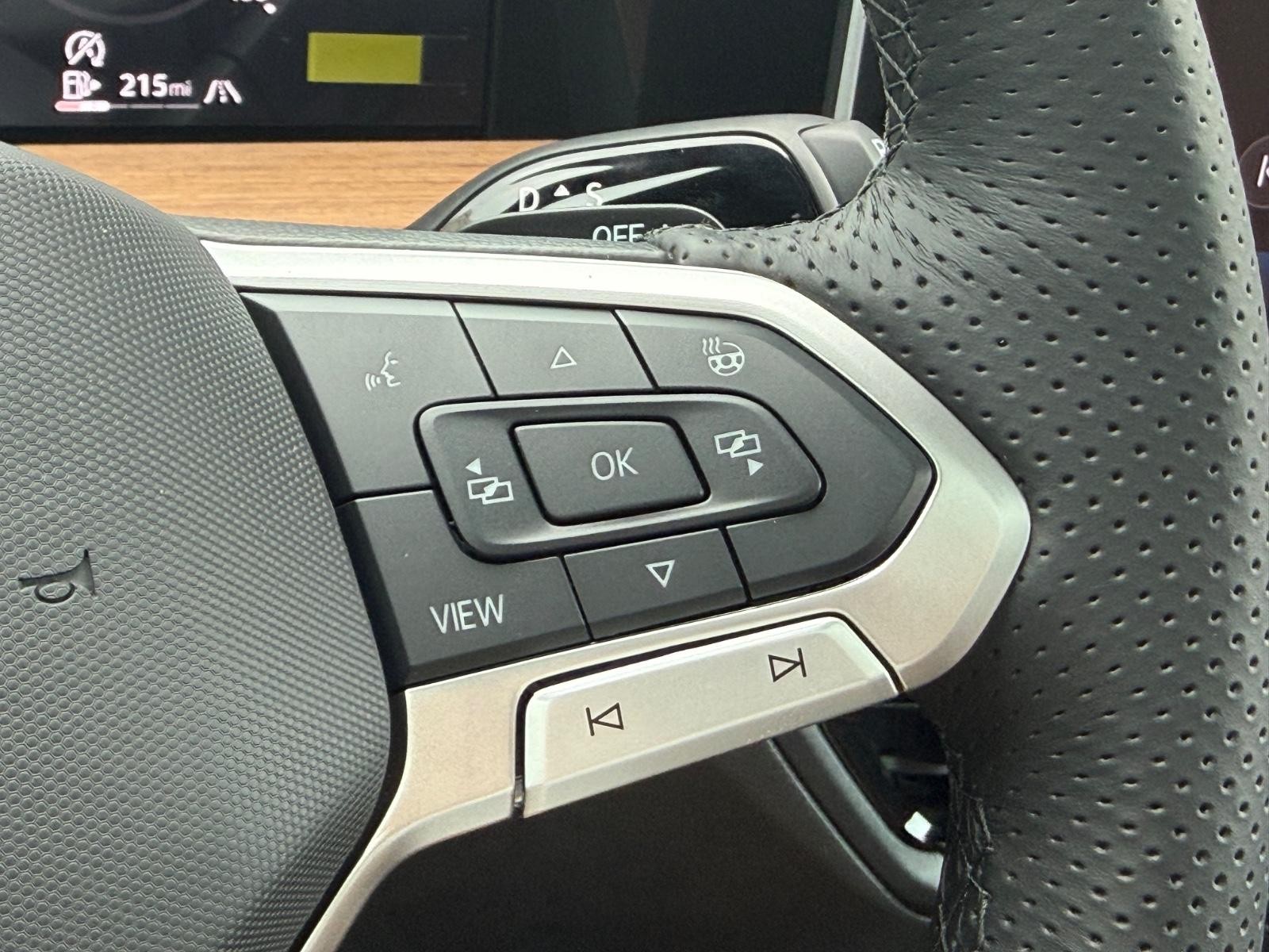 Volkswagen Tiguan Vehicle Image 11