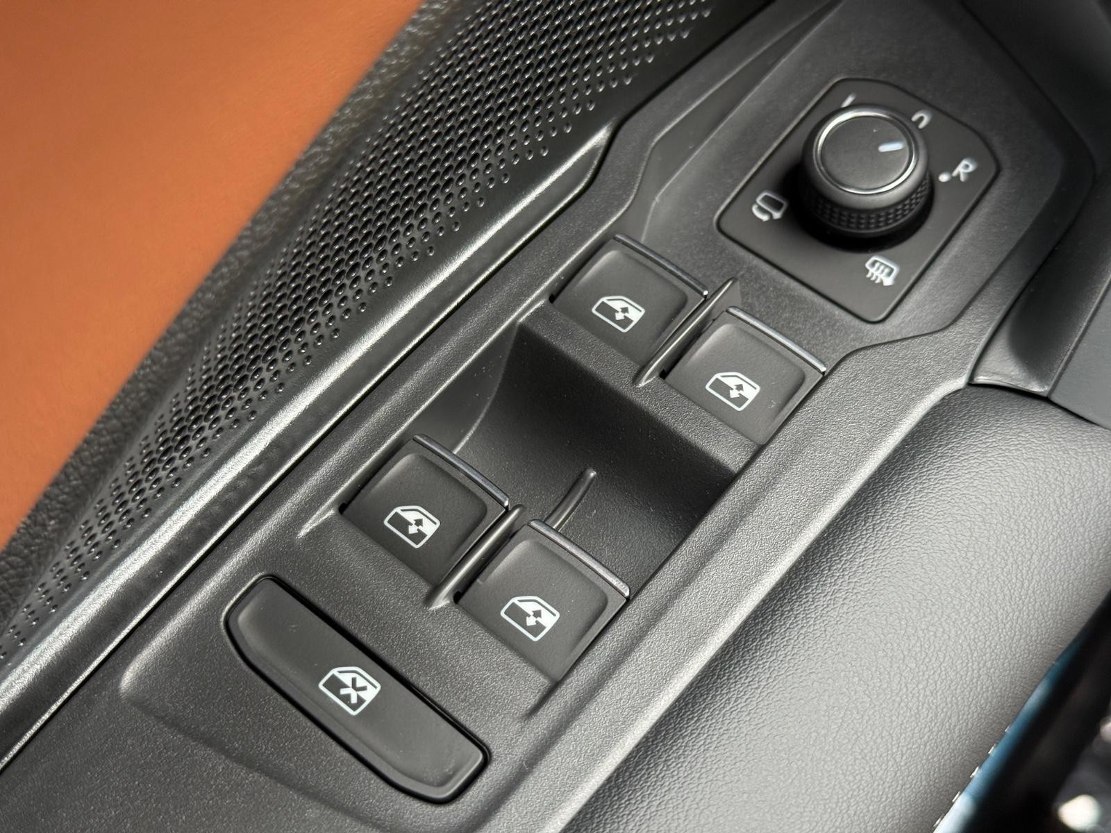 Volkswagen Tiguan Vehicle Image 14