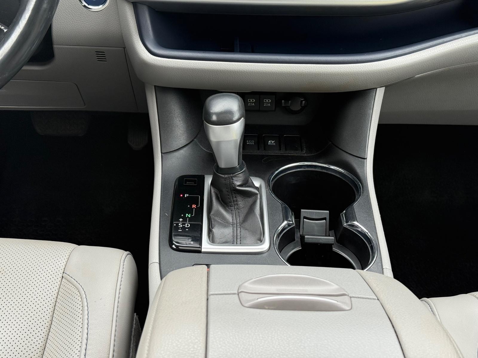 Toyota Highlander Vehicle Image 13