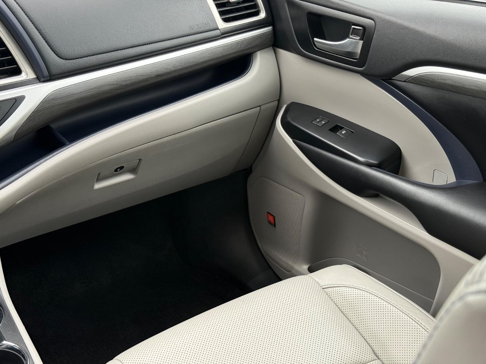 Toyota Highlander Vehicle Image 15