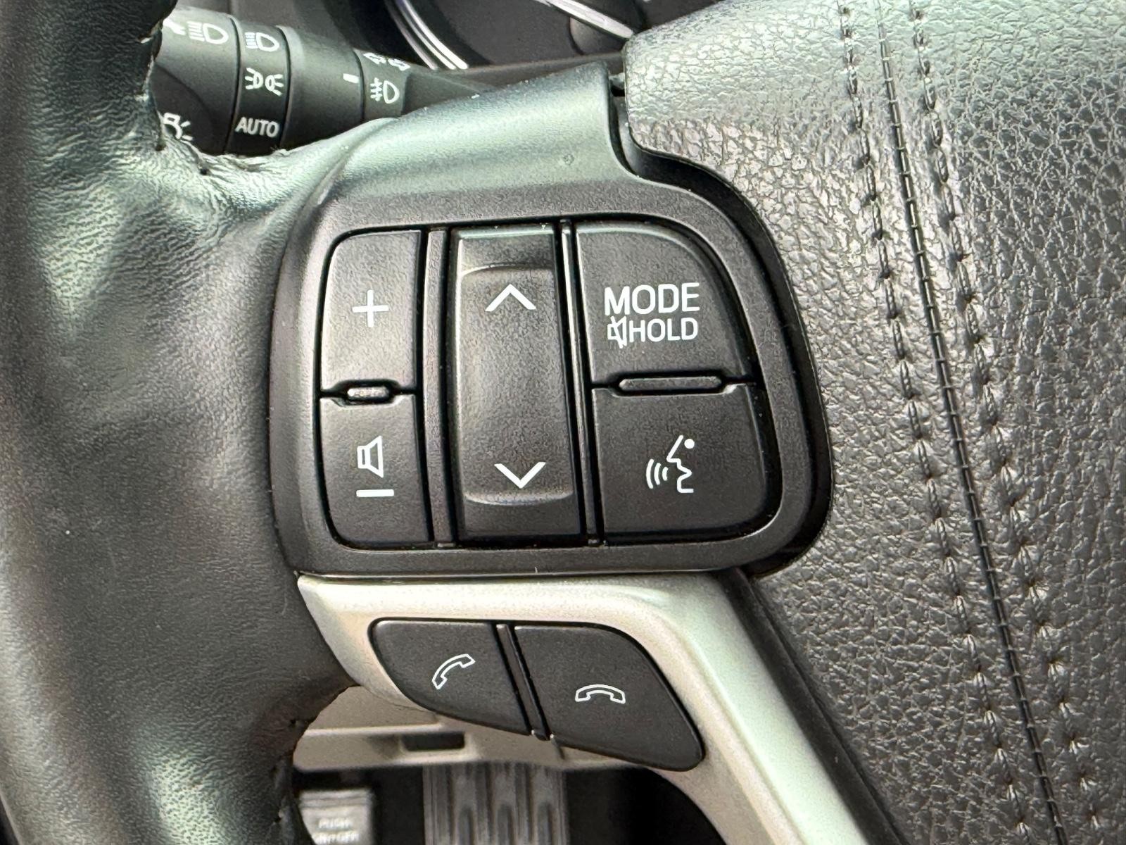 Toyota Highlander Vehicle Image 16