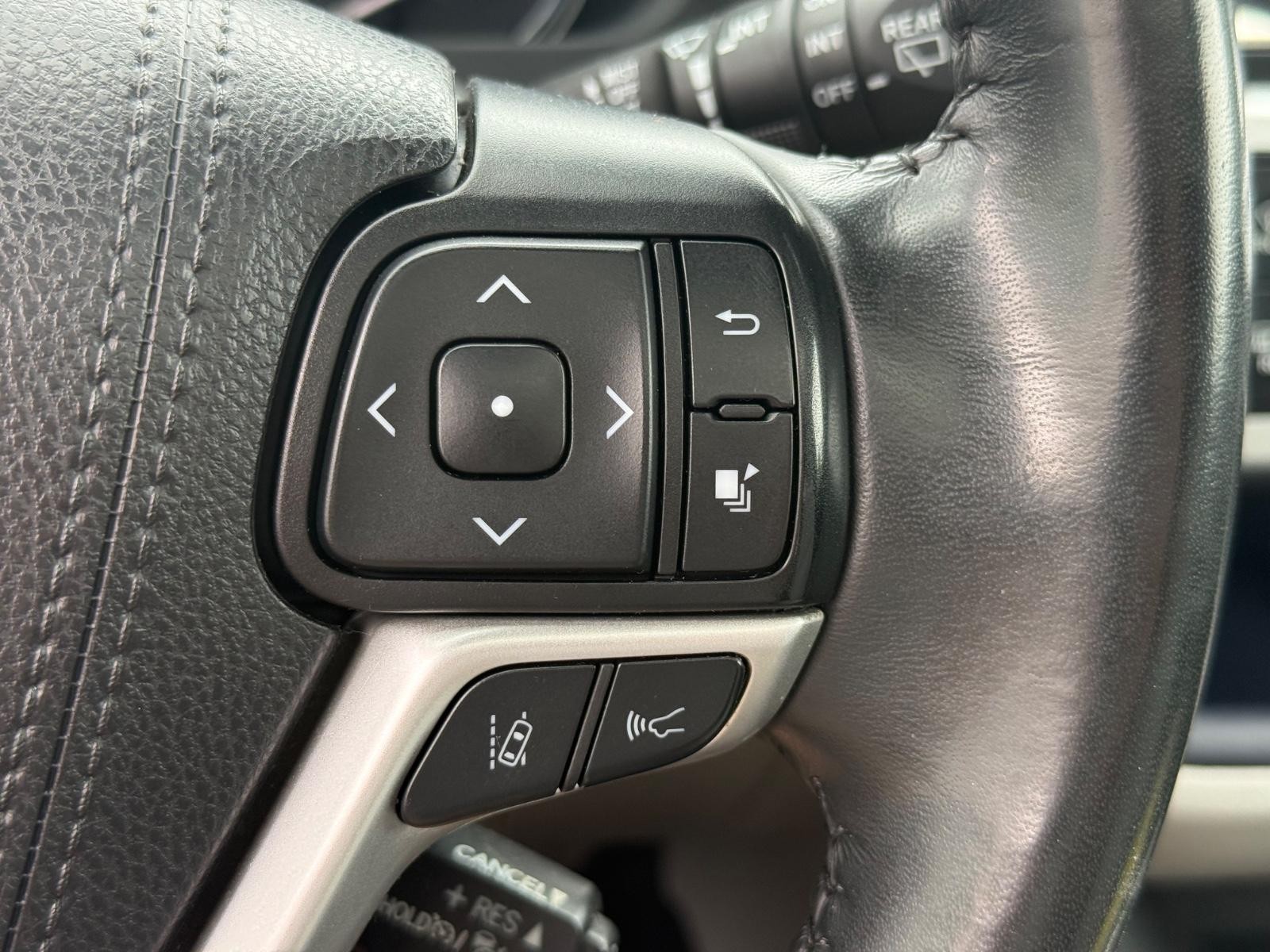 Toyota Highlander Vehicle Image 17