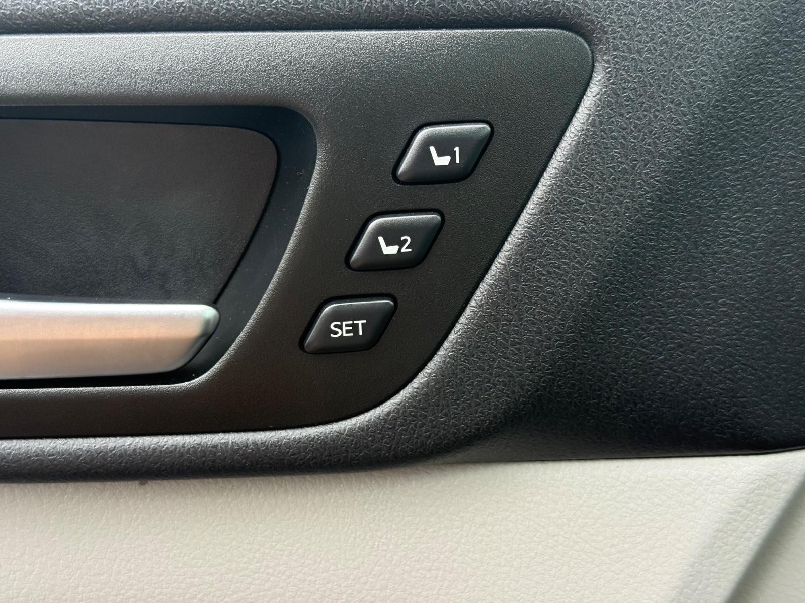 Toyota Highlander Vehicle Image 21