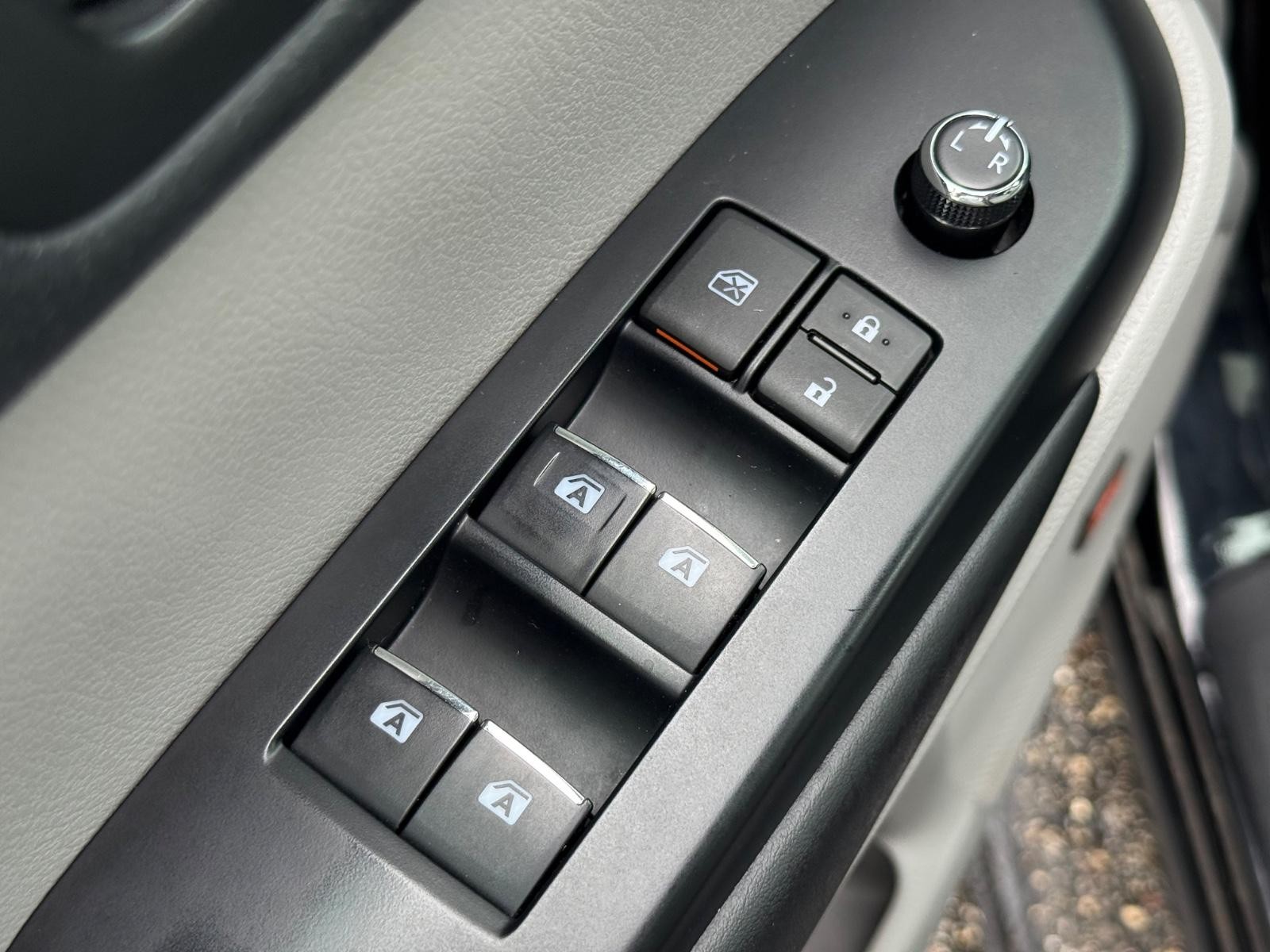Toyota Highlander Vehicle Image 22
