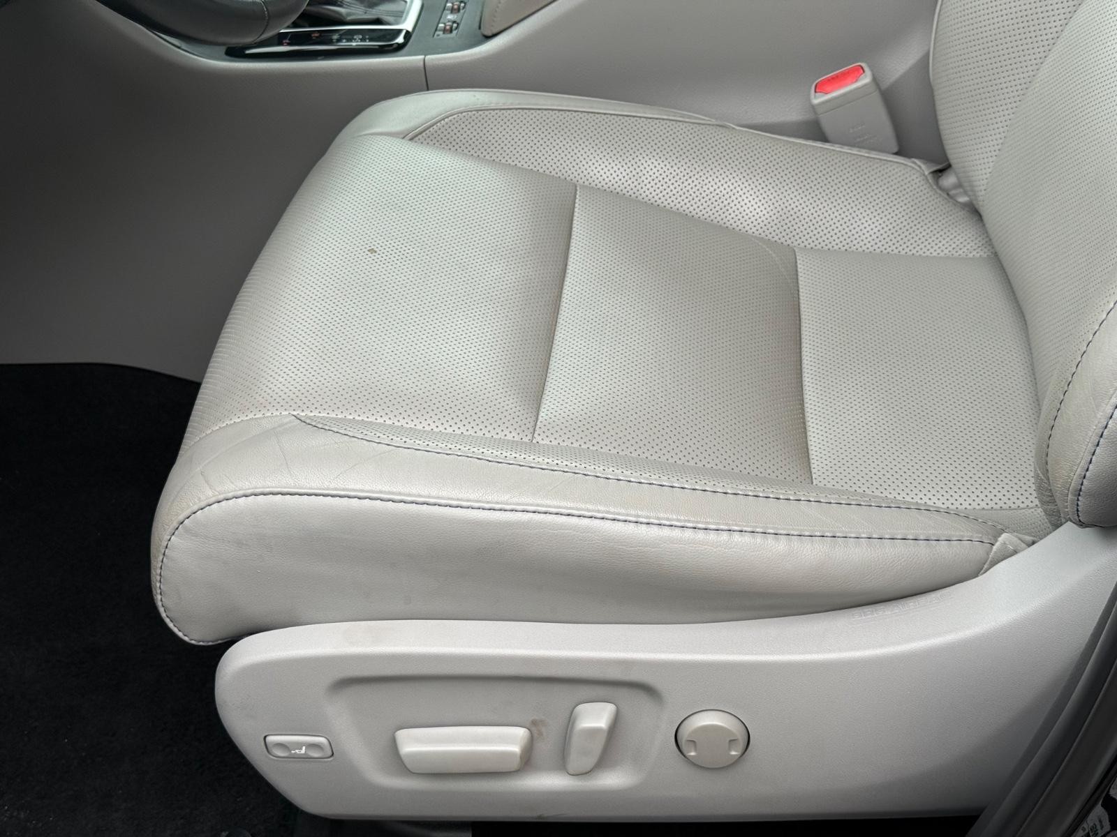 Toyota Highlander Vehicle Image 23